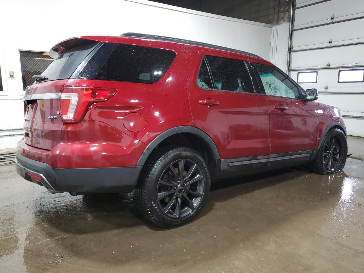 Photo 2 VIN: 1FM5K8D82HGA15483 - FORD EXPLORER 