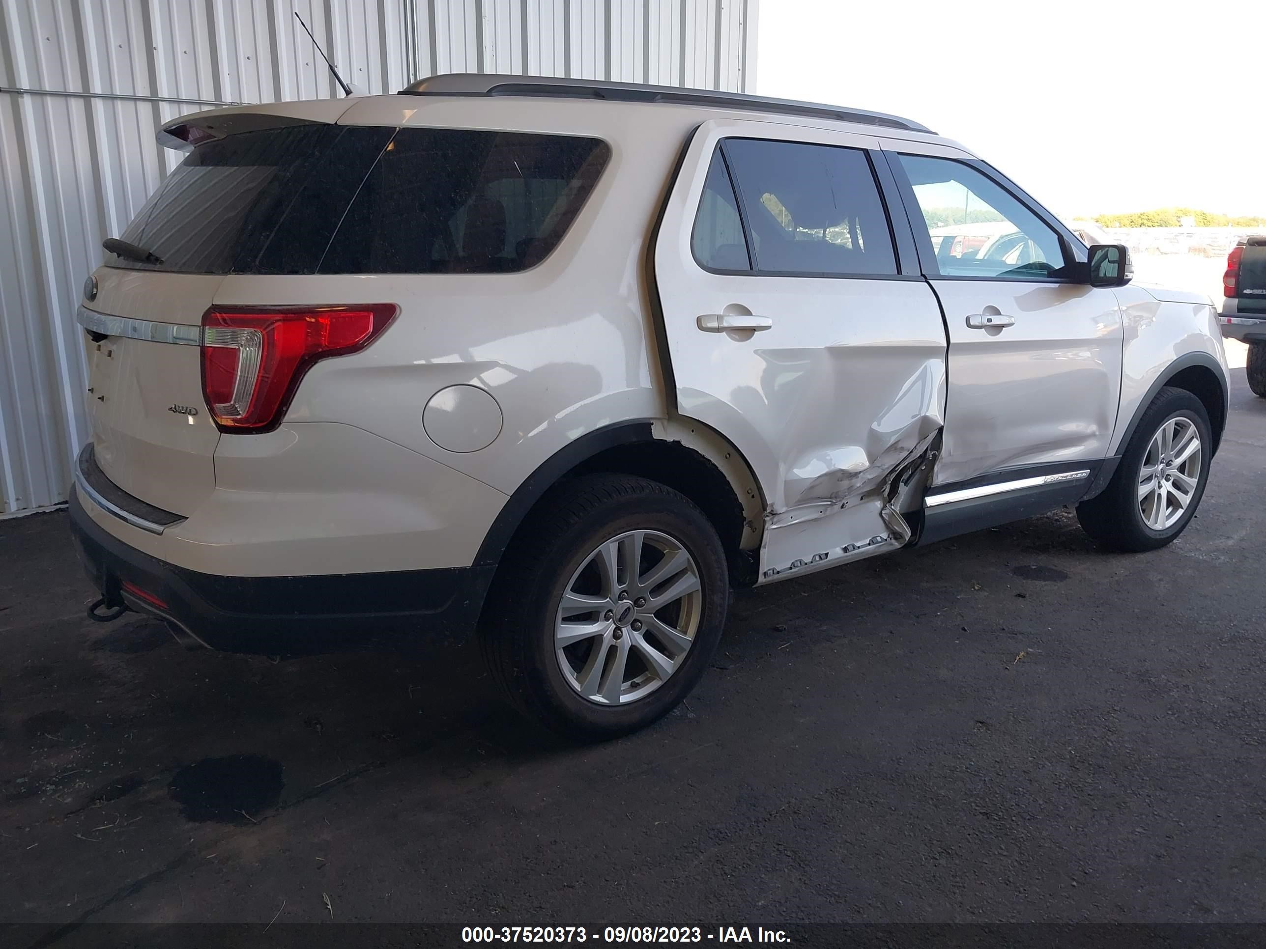 Photo 3 VIN: 1FM5K8D82JGB53143 - FORD EXPLORER 