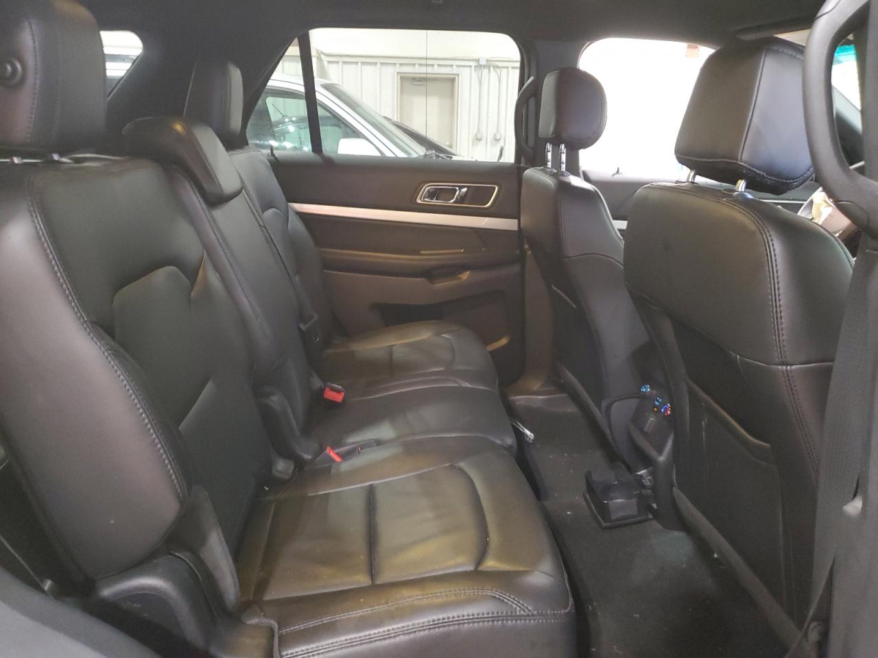 Photo 10 VIN: 1FM5K8D84HGB28903 - FORD EXPLORER 