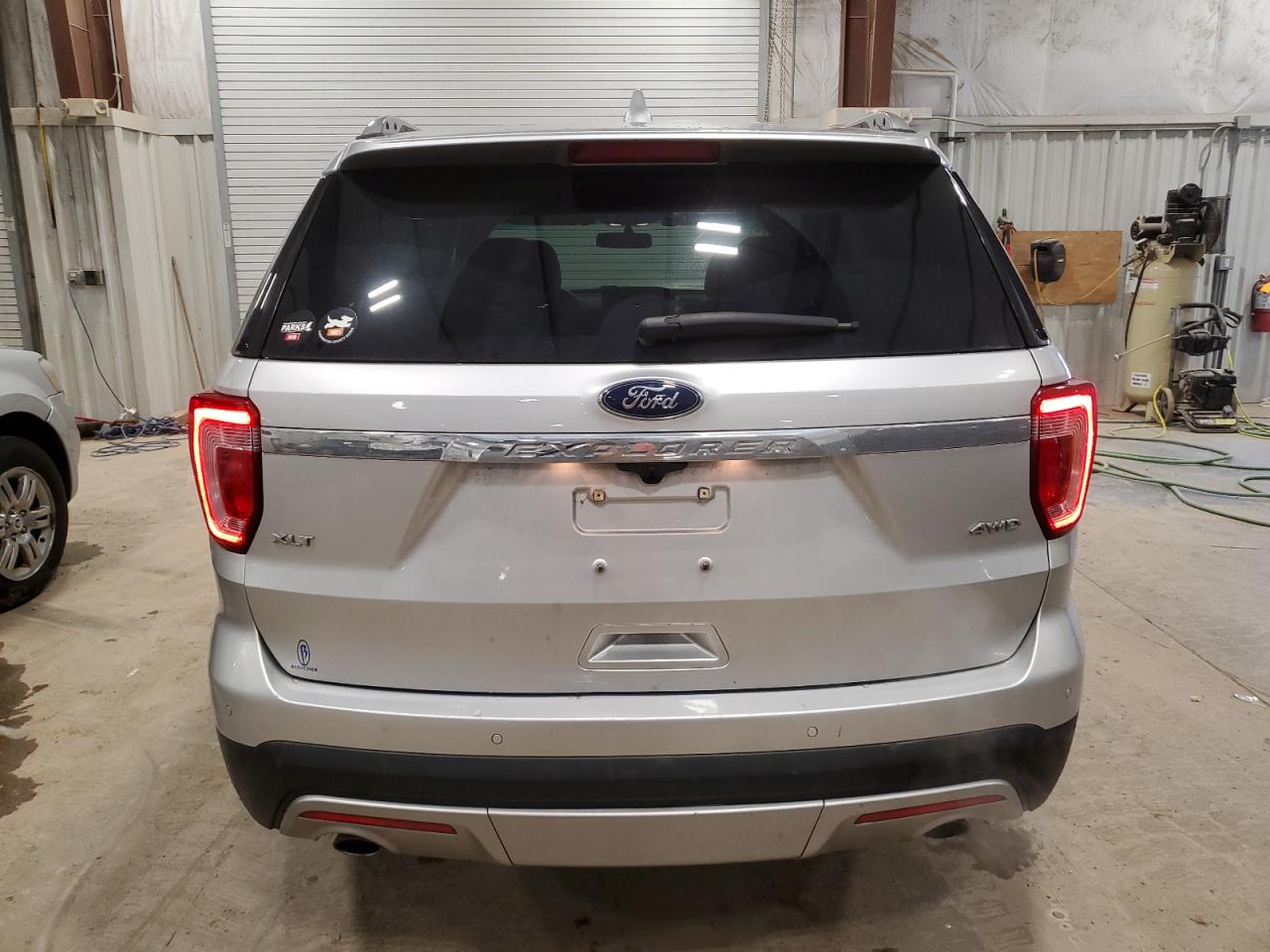 Photo 5 VIN: 1FM5K8D84HGB28903 - FORD EXPLORER 