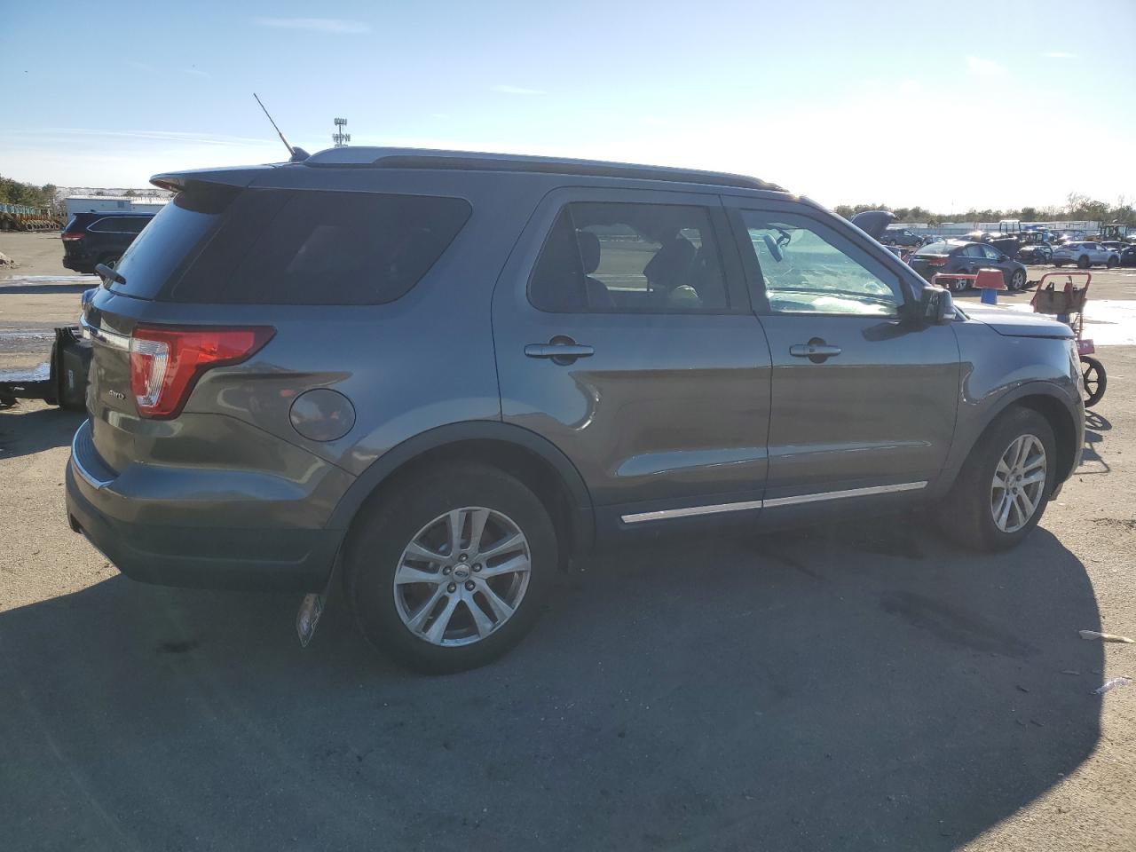 Photo 2 VIN: 1FM5K8D84JGA11070 - FORD EXPLORER 