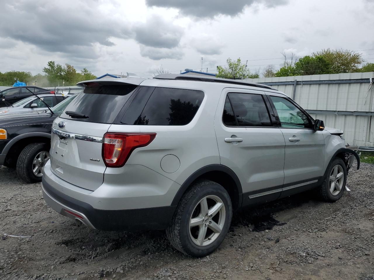 Photo 2 VIN: 1FM5K8D86HGE26580 - FORD EXPLORER 