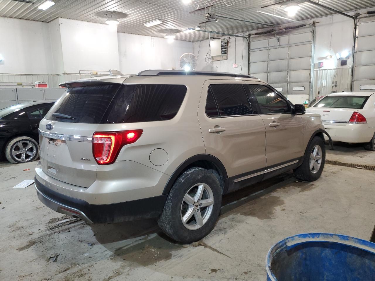 Photo 2 VIN: 1FM5K8D87HGC46380 - FORD EXPLORER 