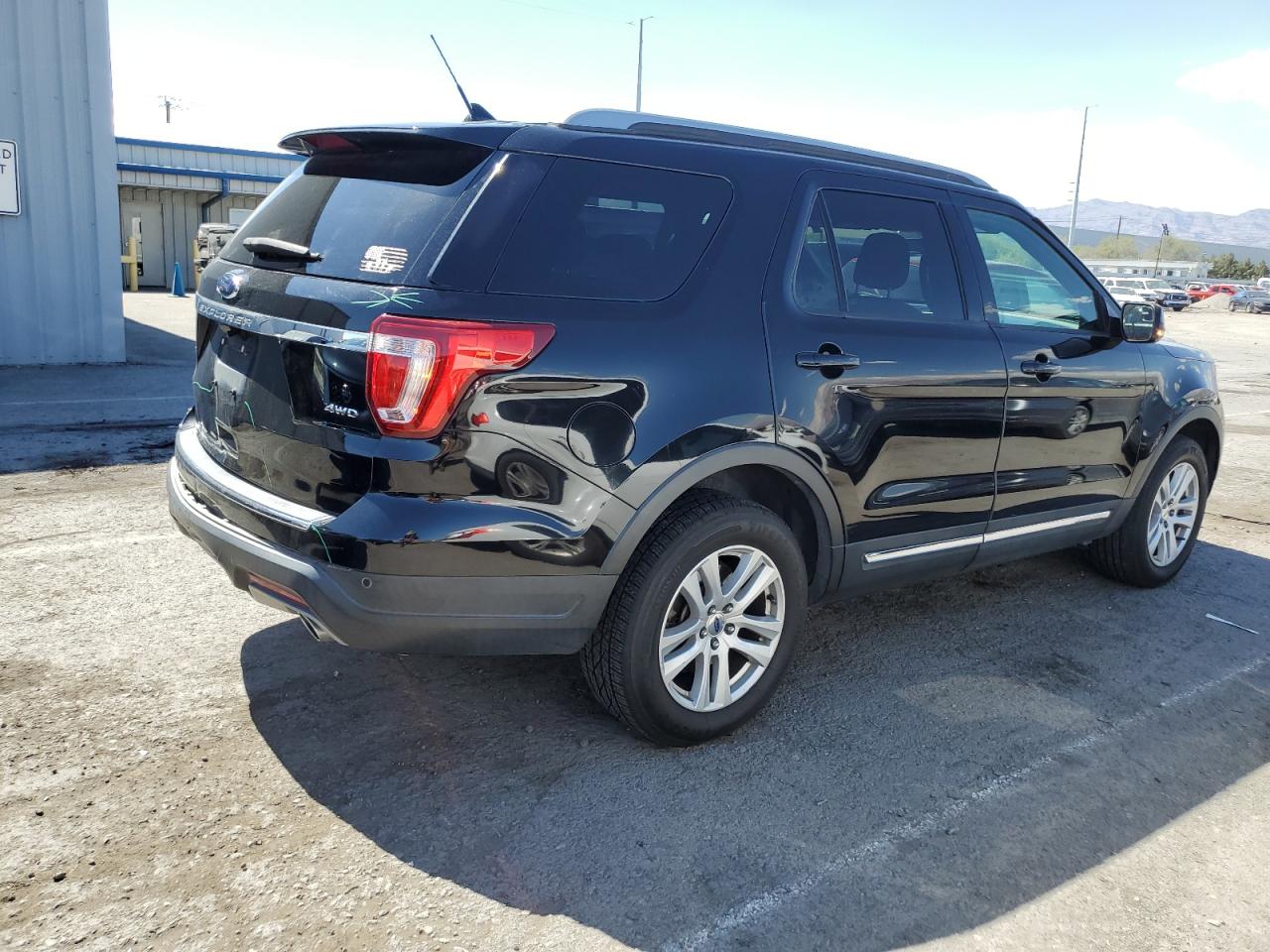 Photo 2 VIN: 1FM5K8D89JGC16075 - FORD EXPLORER 