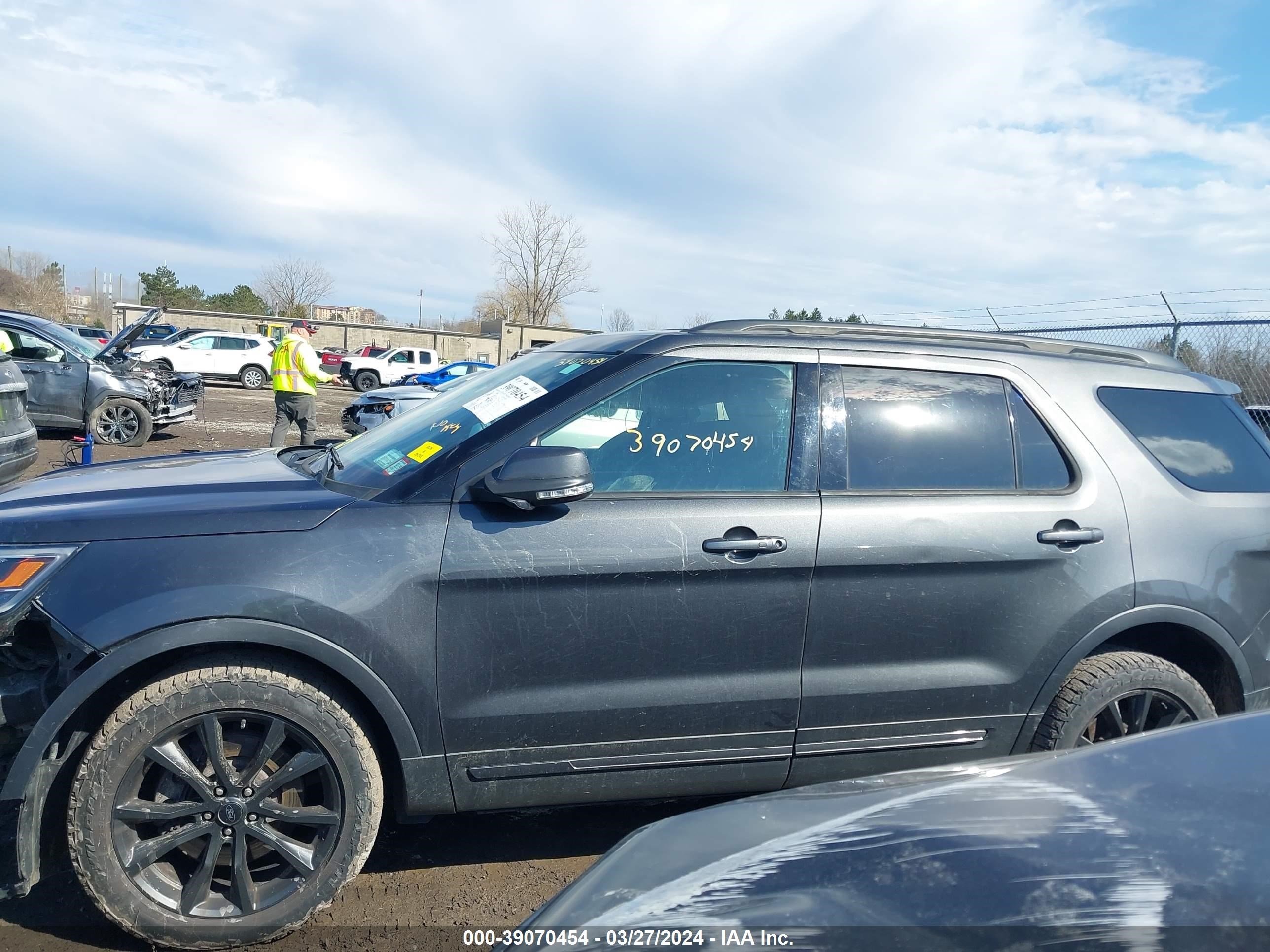 Photo 12 VIN: 1FM5K8DH1JGC61169 - FORD EXPLORER 