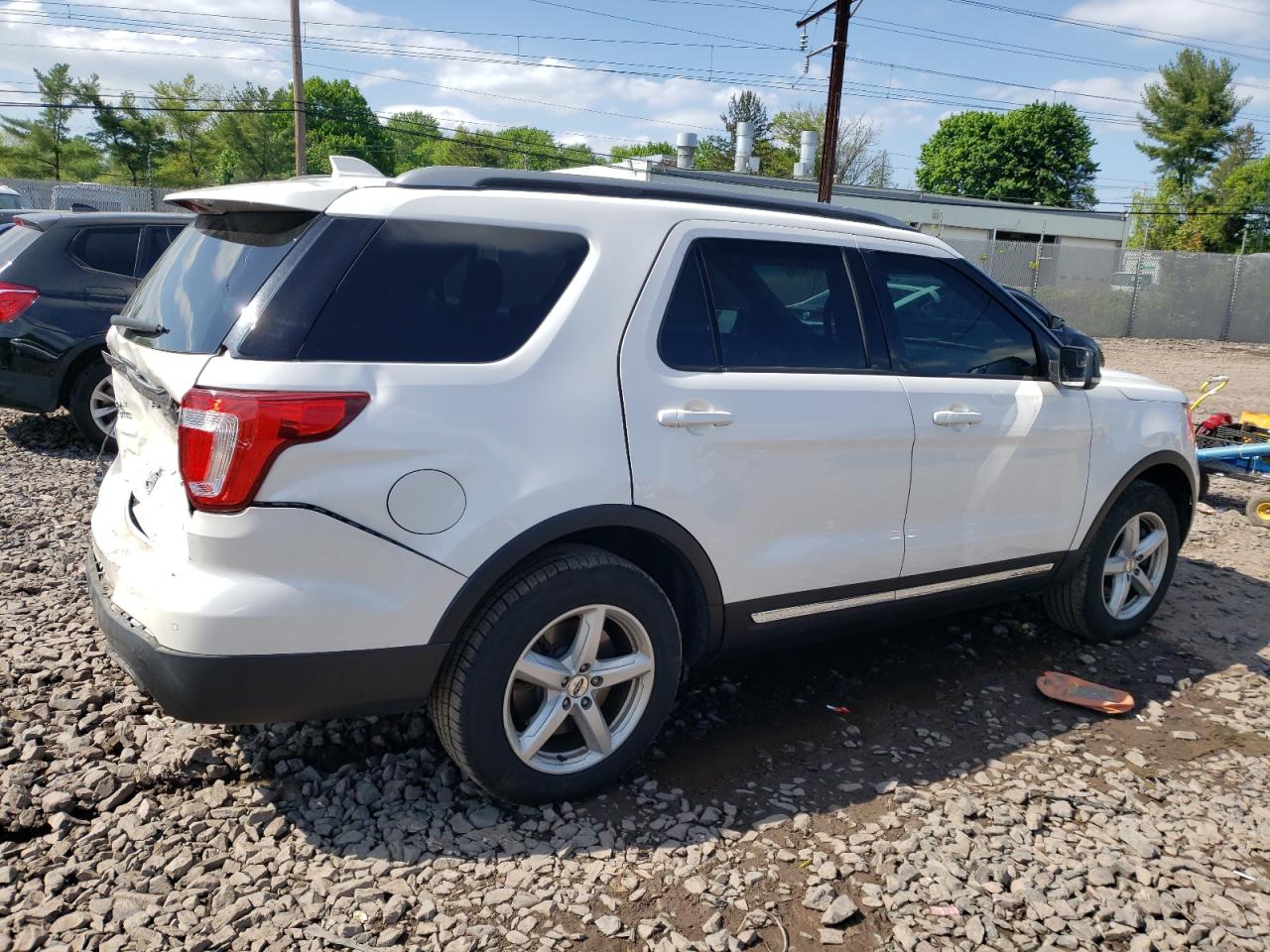 Photo 2 VIN: 1FM5K8DH9HGA25671 - FORD EXPLORER 