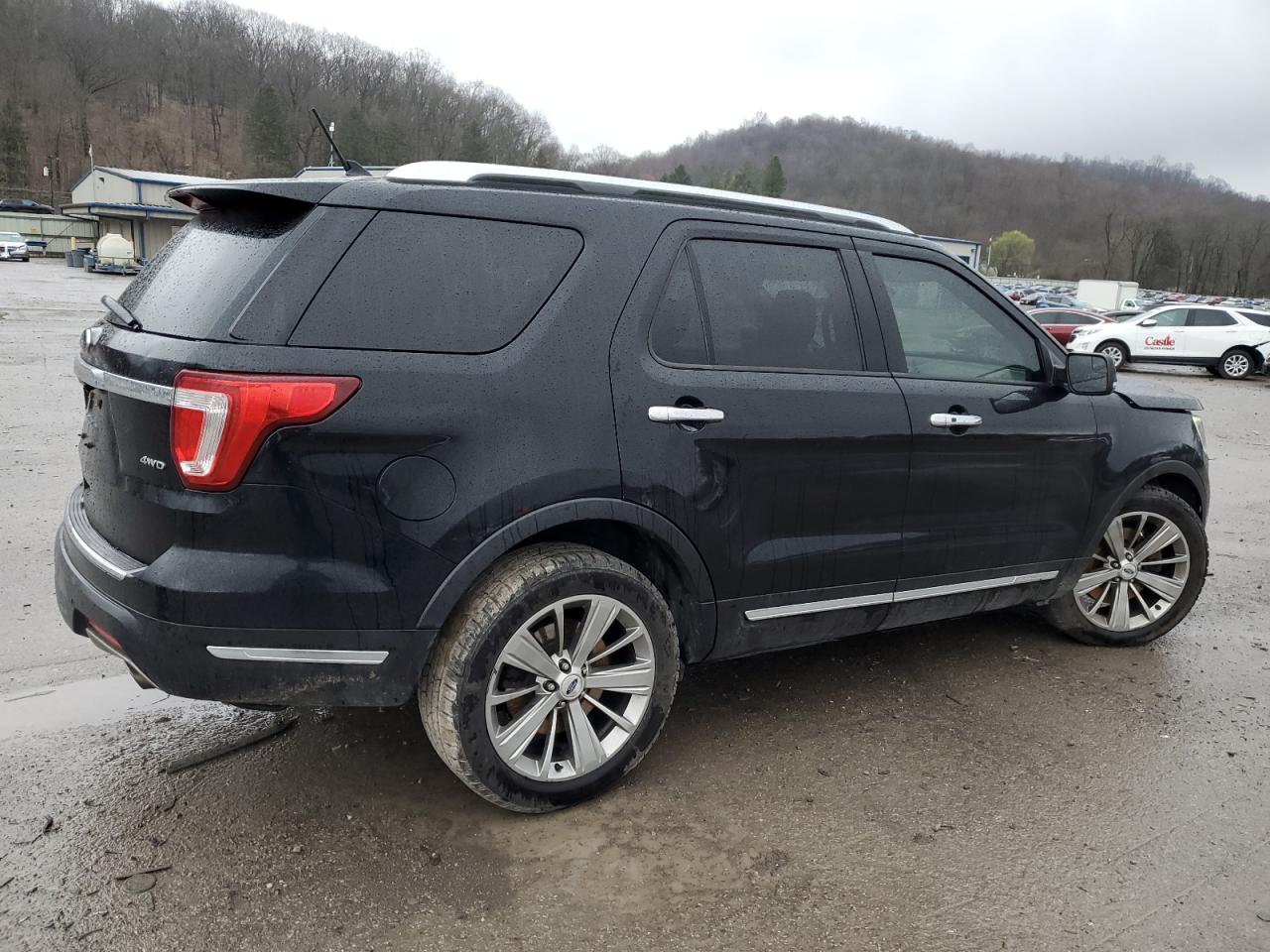 Photo 2 VIN: 1FM5K8F8XJGA15055 - FORD EXPLORER 