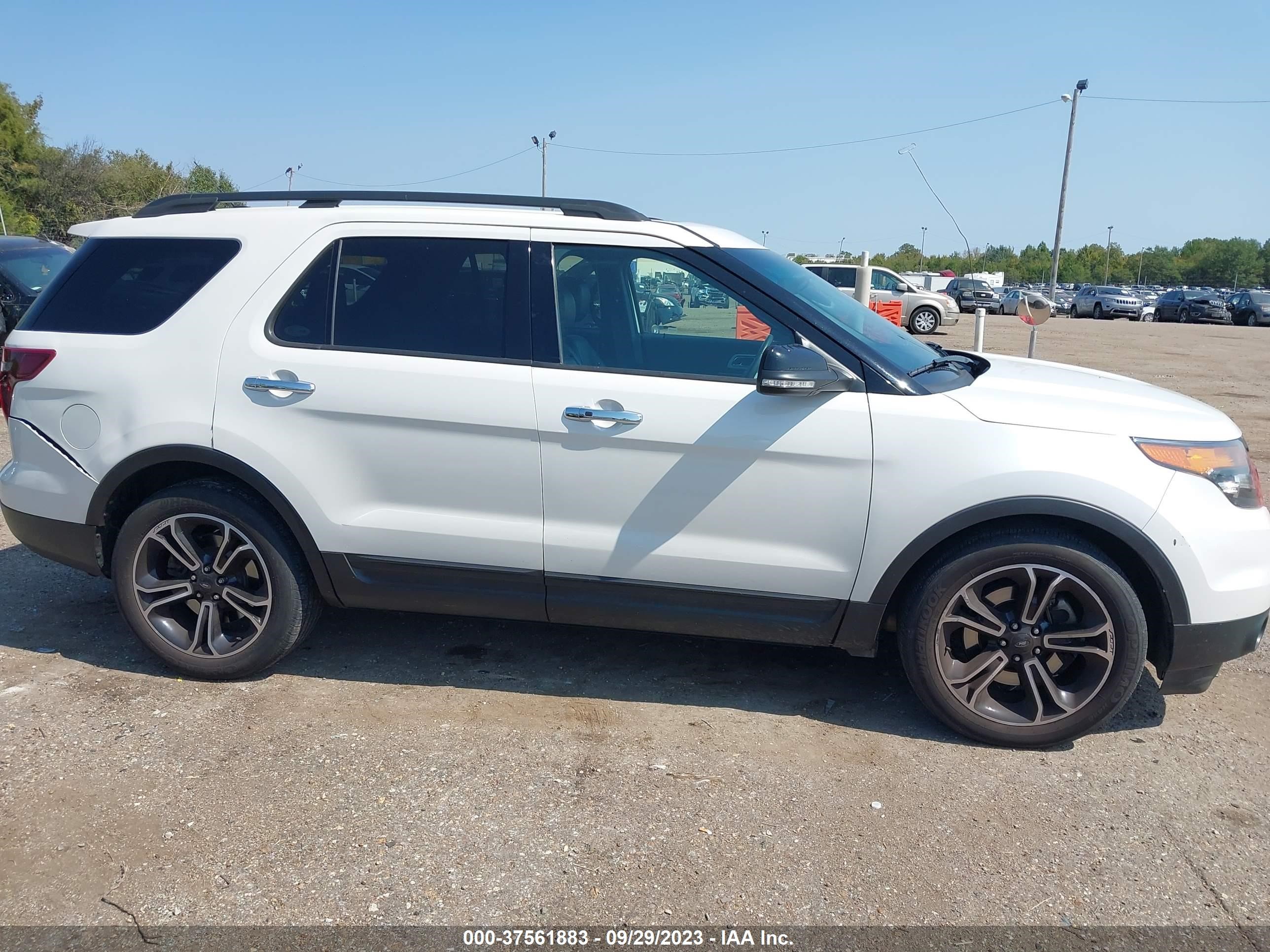 Photo 12 VIN: 1FM5K8GT6EGB36416 - FORD EXPLORER 