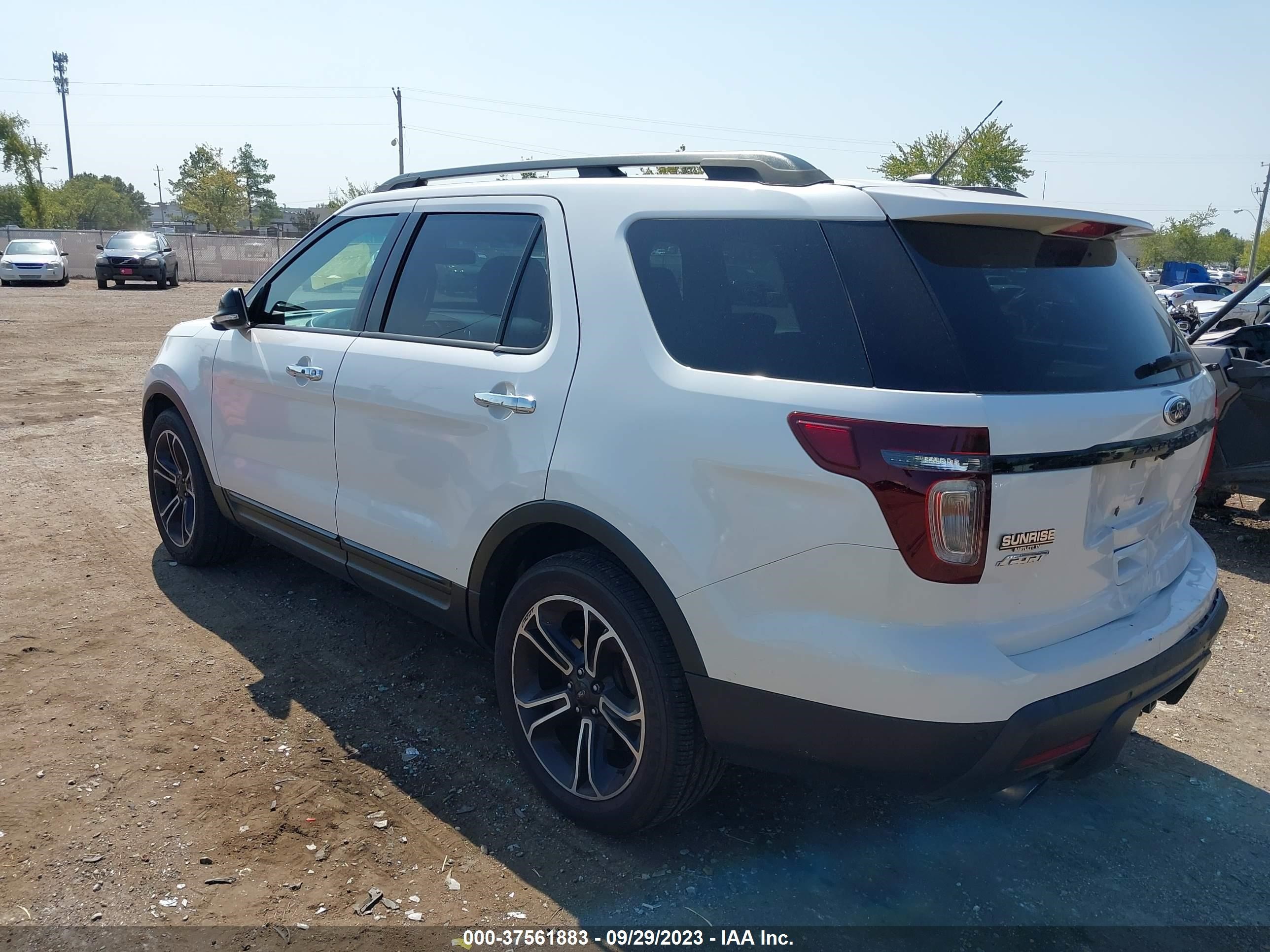 Photo 2 VIN: 1FM5K8GT6EGB36416 - FORD EXPLORER 