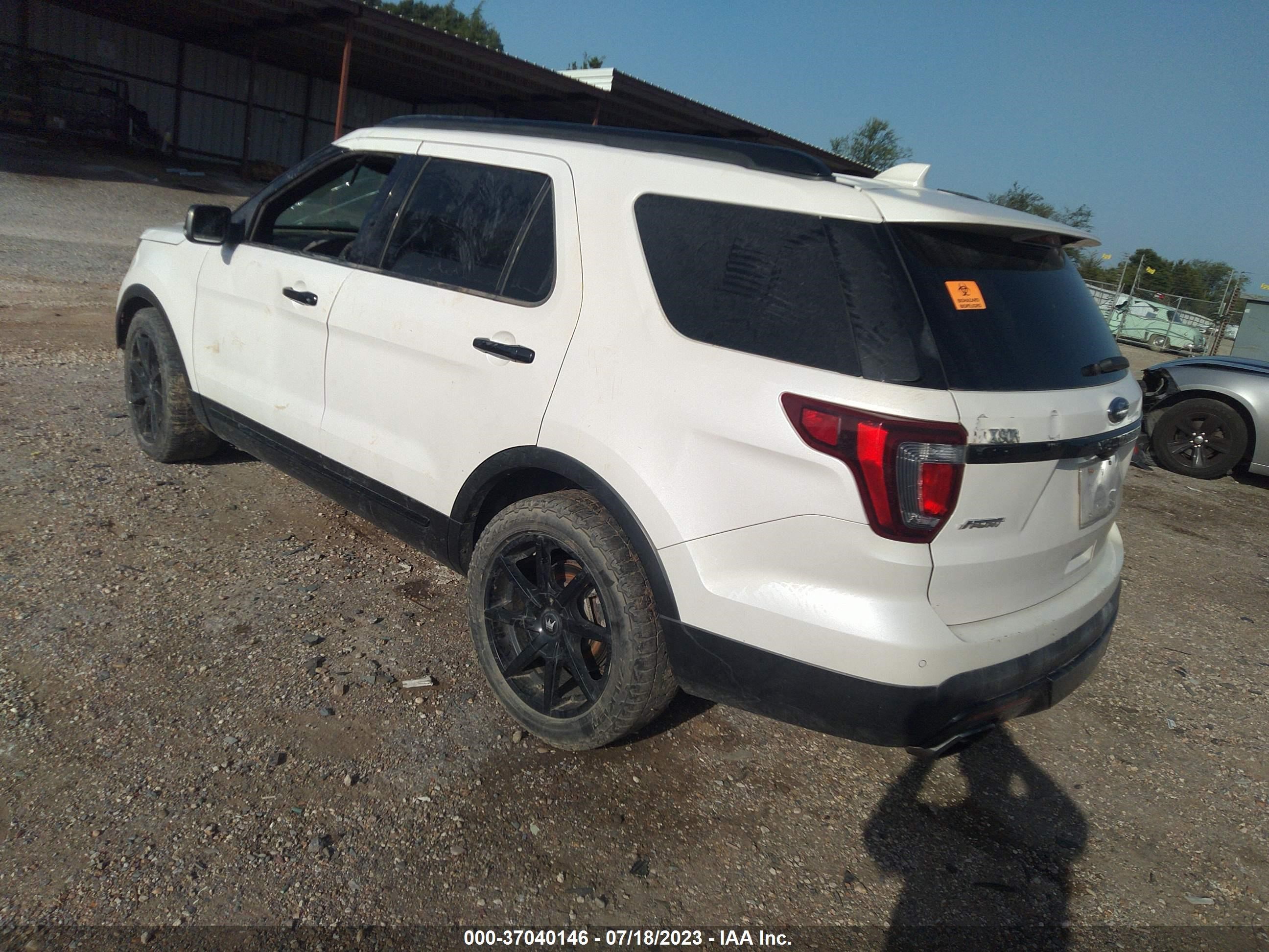 Photo 2 VIN: 1FM5K8GT7HGB70160 - FORD EXPLORER 