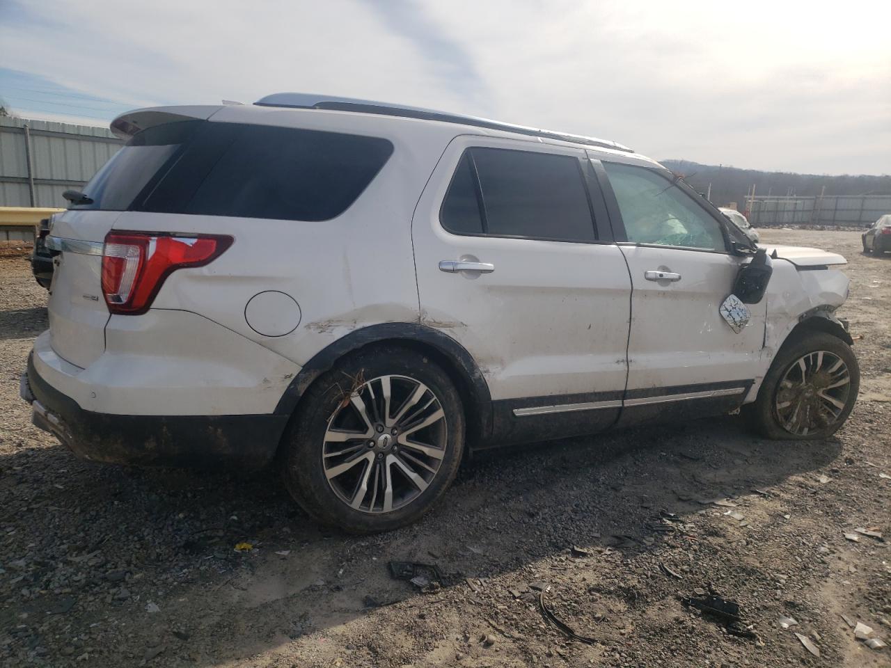 Photo 2 VIN: 1FM5K8HT2HGC89152 - FORD EXPLORER 