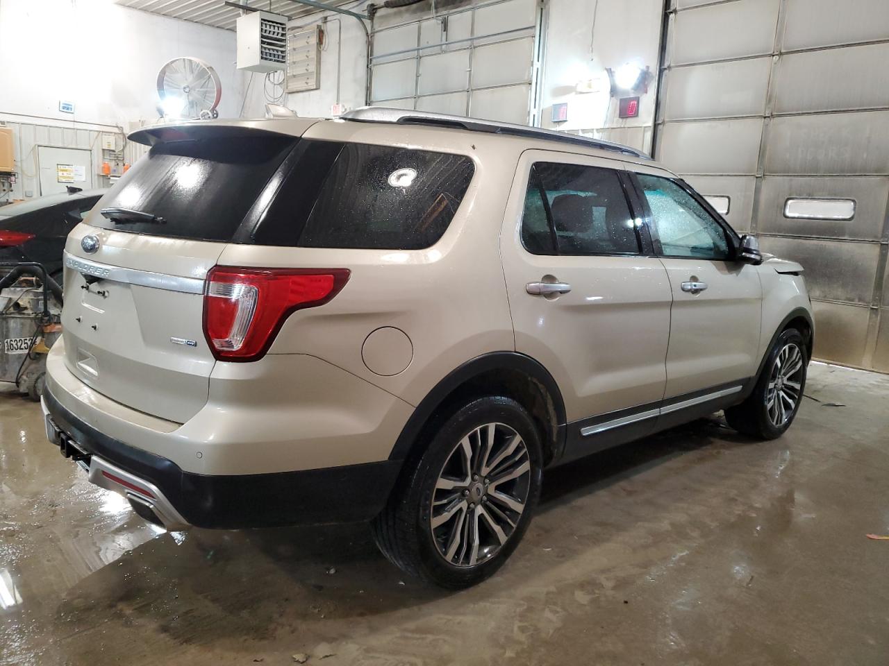 Photo 2 VIN: 1FM5K8HT5HGC08645 - FORD EXPLORER 