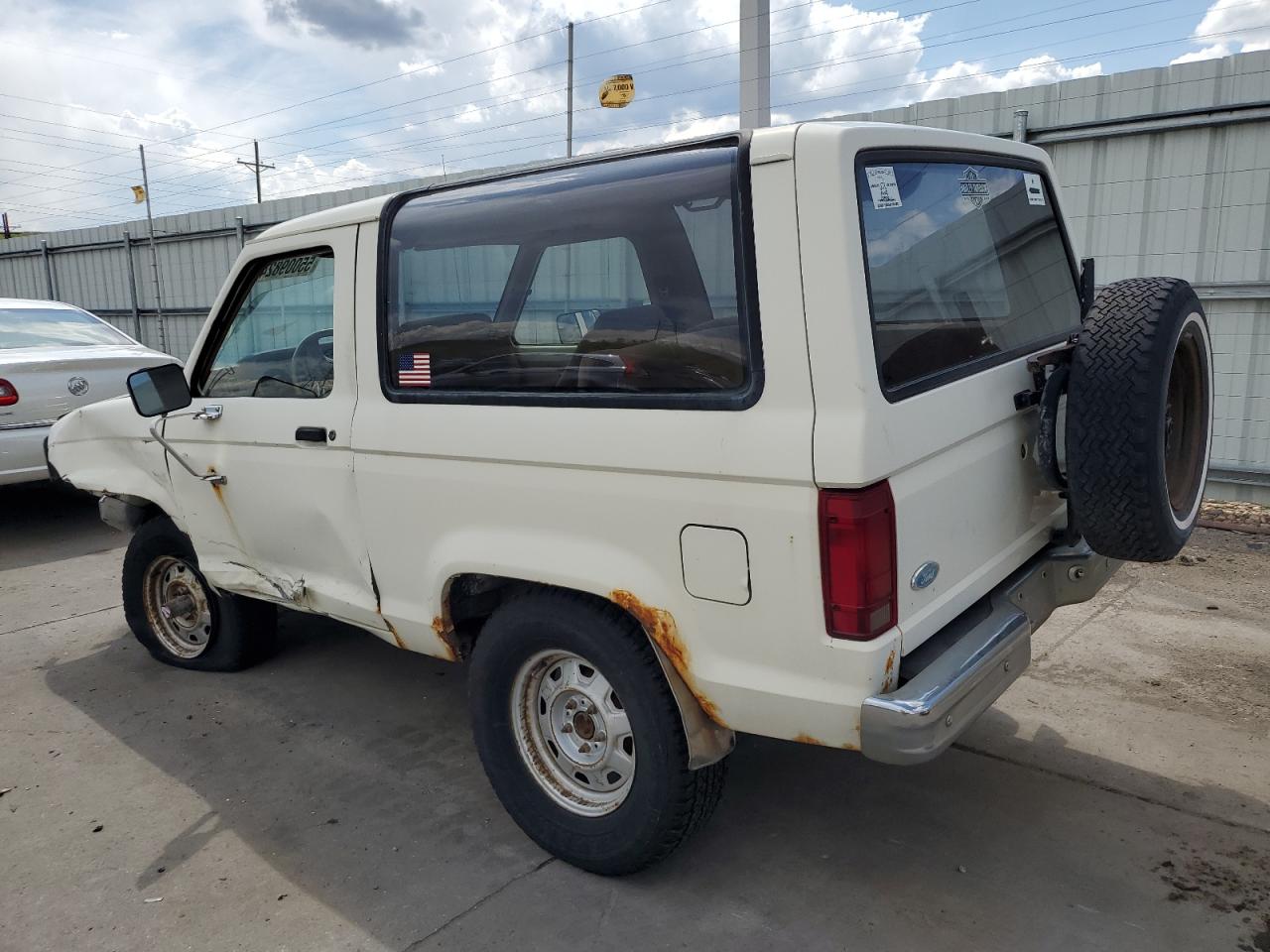 Photo 1 VIN: 1FMBU14S2FUA61247 - FORD BRONCO 