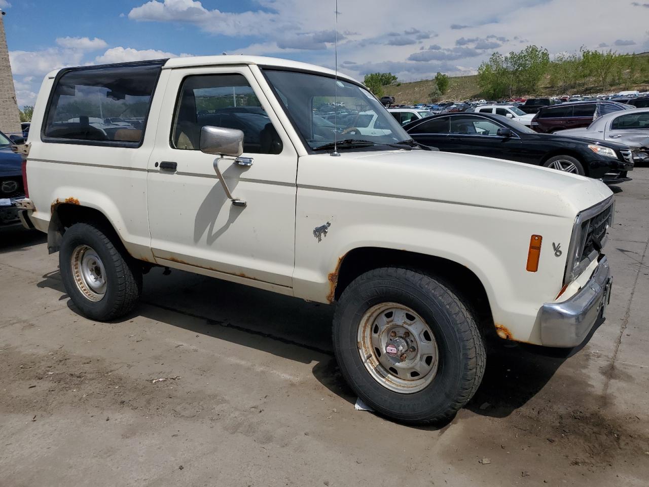 Photo 3 VIN: 1FMBU14S2FUA61247 - FORD BRONCO 