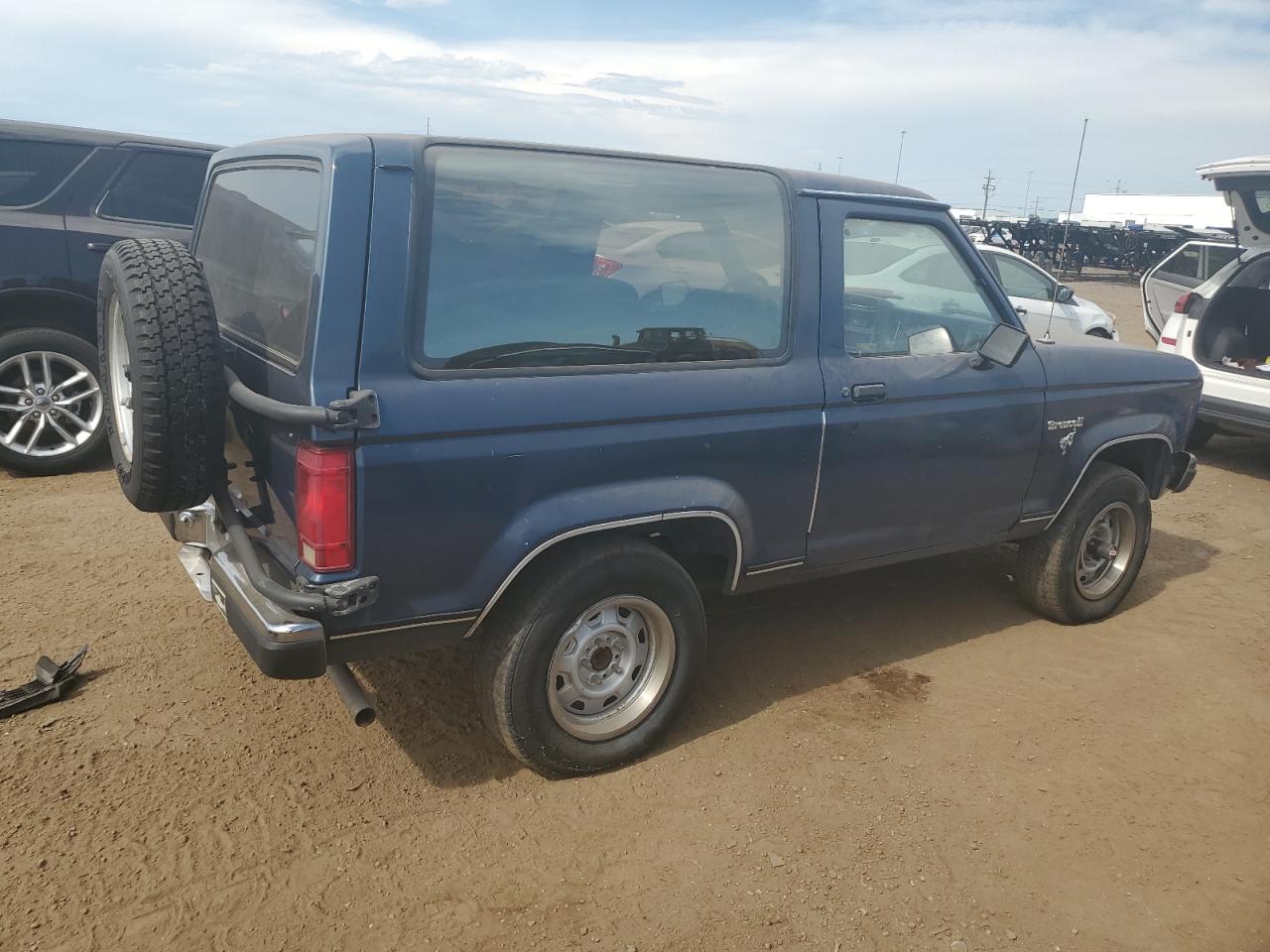 Photo 2 VIN: 1FMBU14T0GUA84049 - FORD BRONCO 