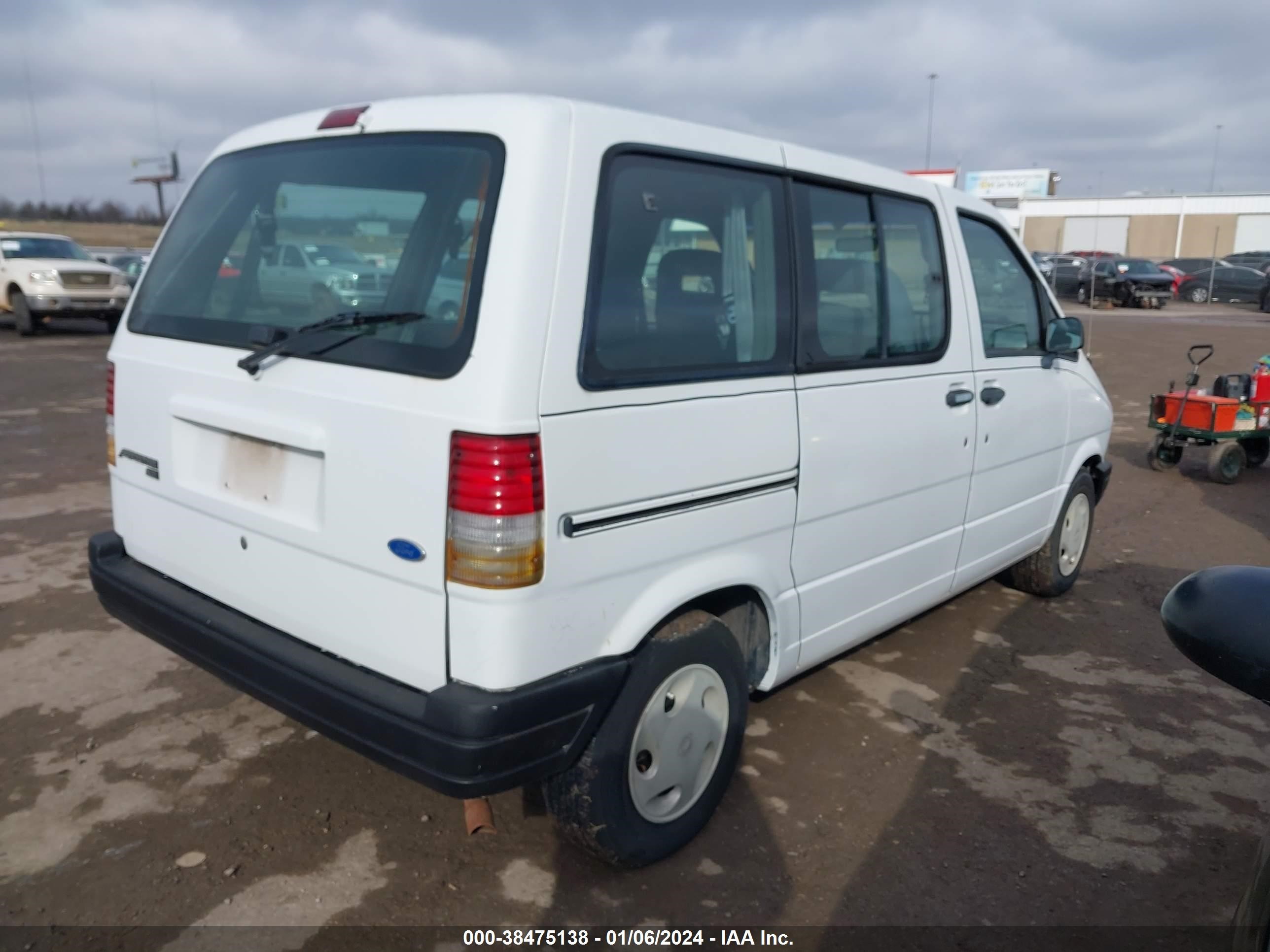 Photo 3 VIN: 1FMCA11U8TZB58891 - FORD AEROSTAR 