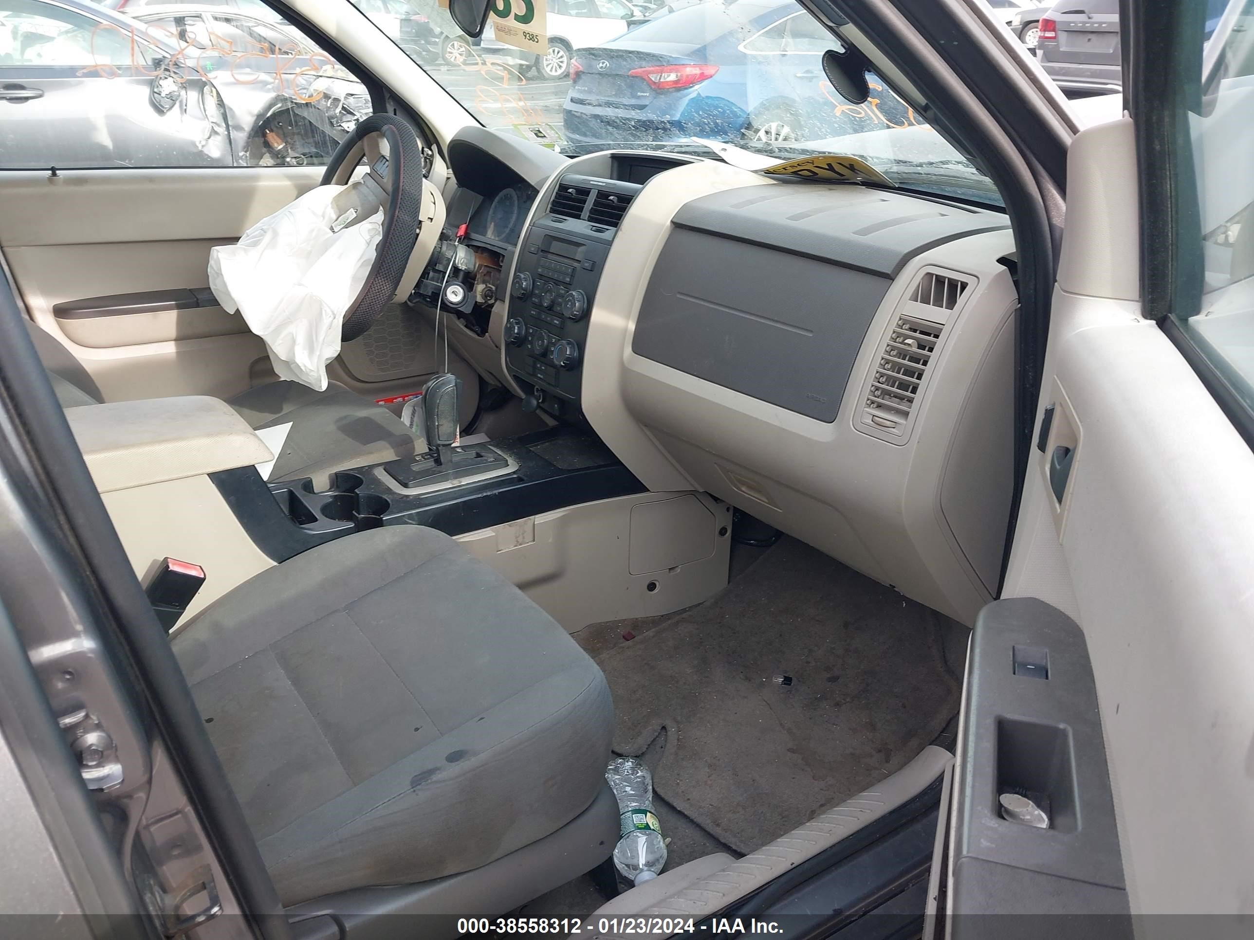 Photo 4 VIN: 1FMCU02739KA07310 - FORD ESCAPE 