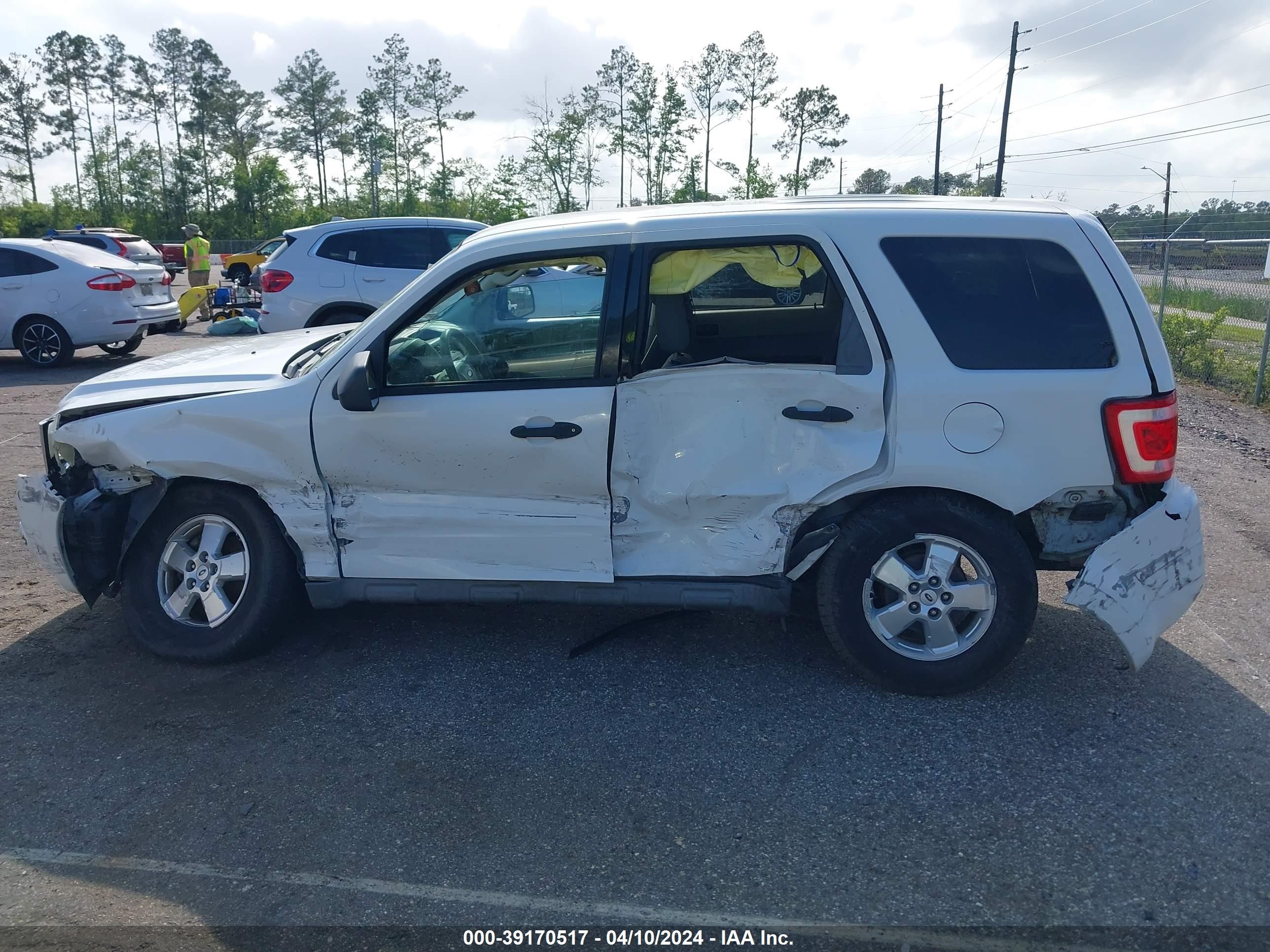 Photo 13 VIN: 1FMCU02749KB08615 - FORD ESCAPE 