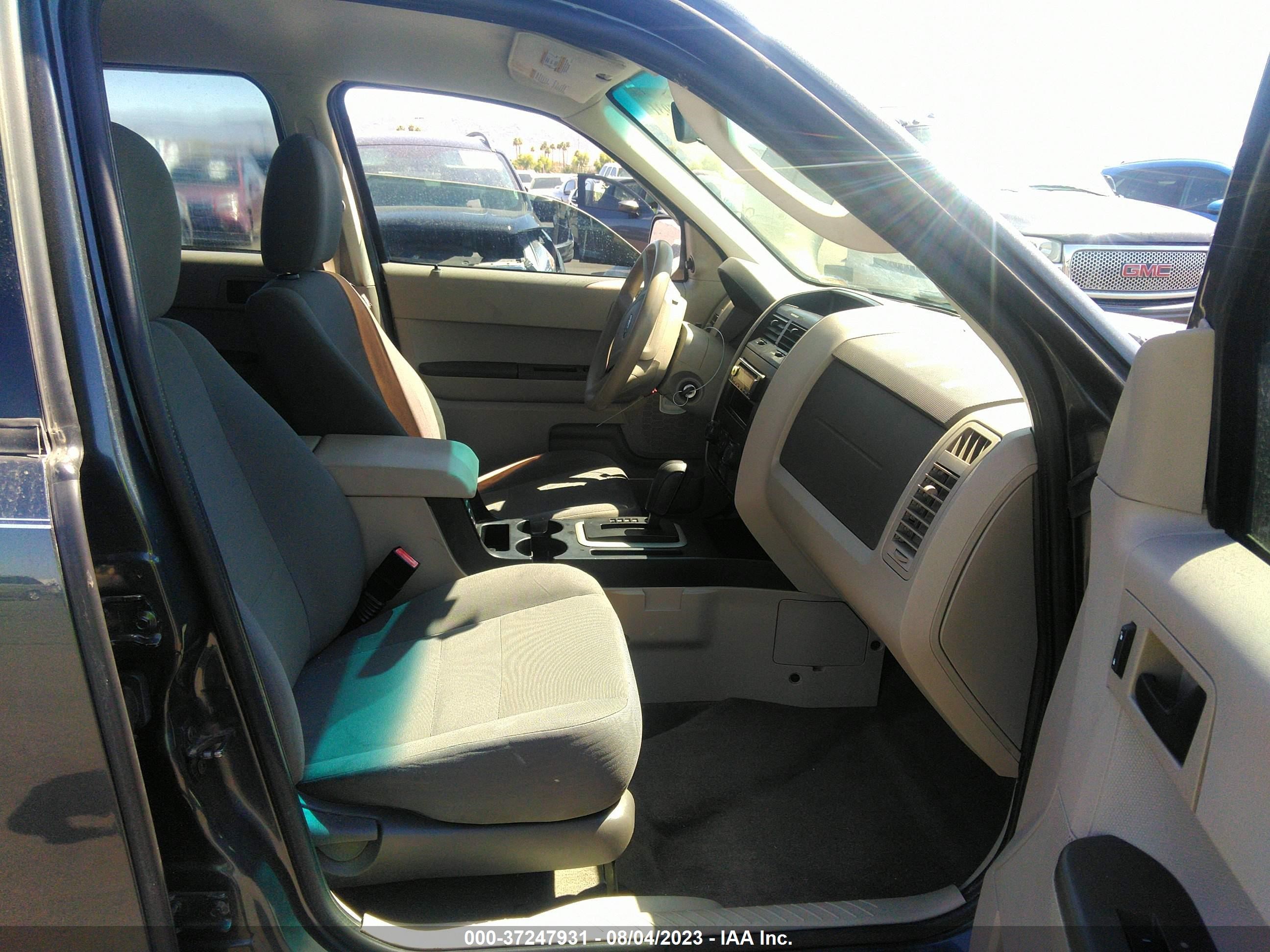 Photo 4 VIN: 1FMCU02789KA25771 - FORD ESCAPE 