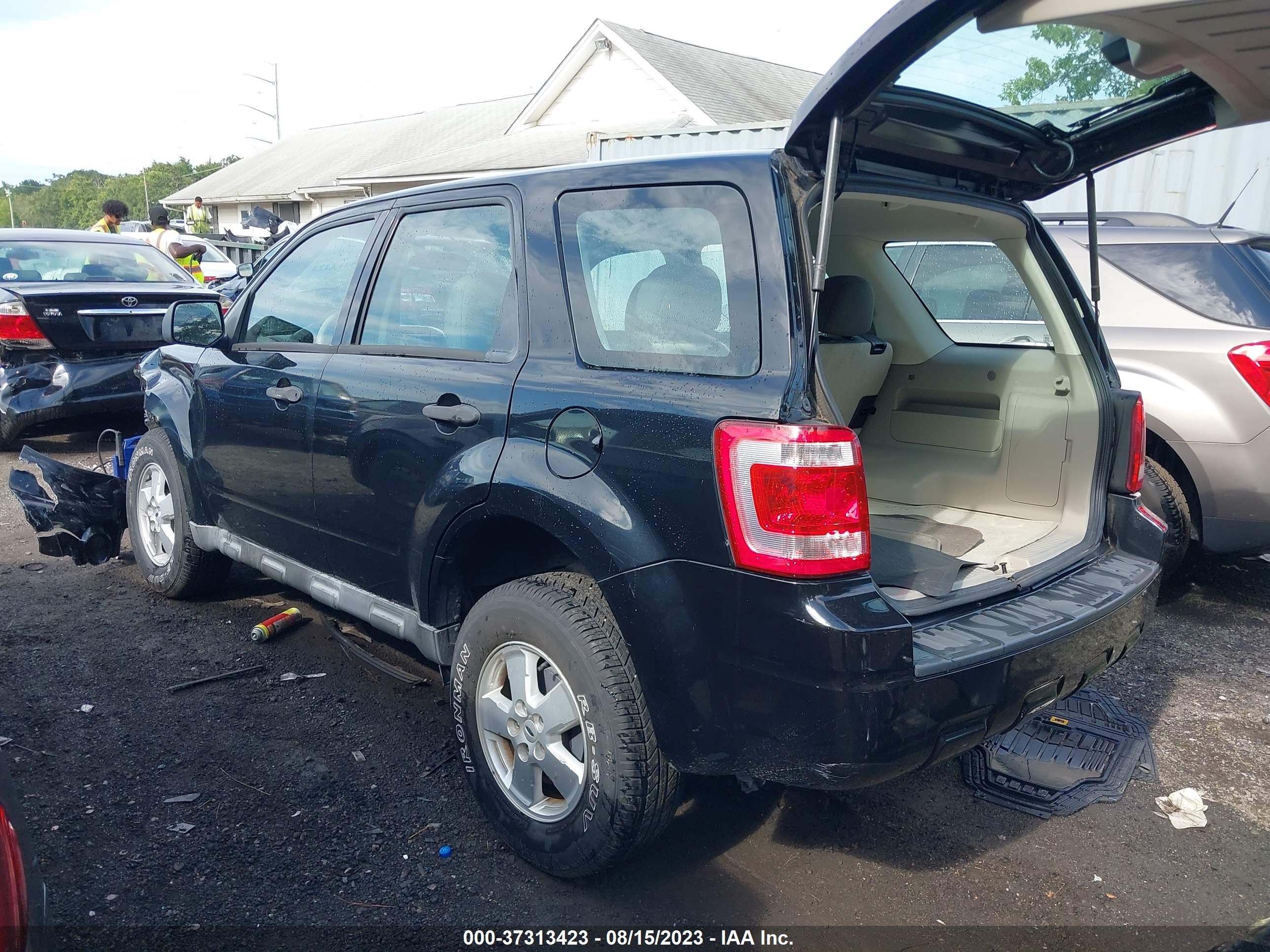 Photo 2 VIN: 1FMCU02799KD13881 - FORD ESCAPE 