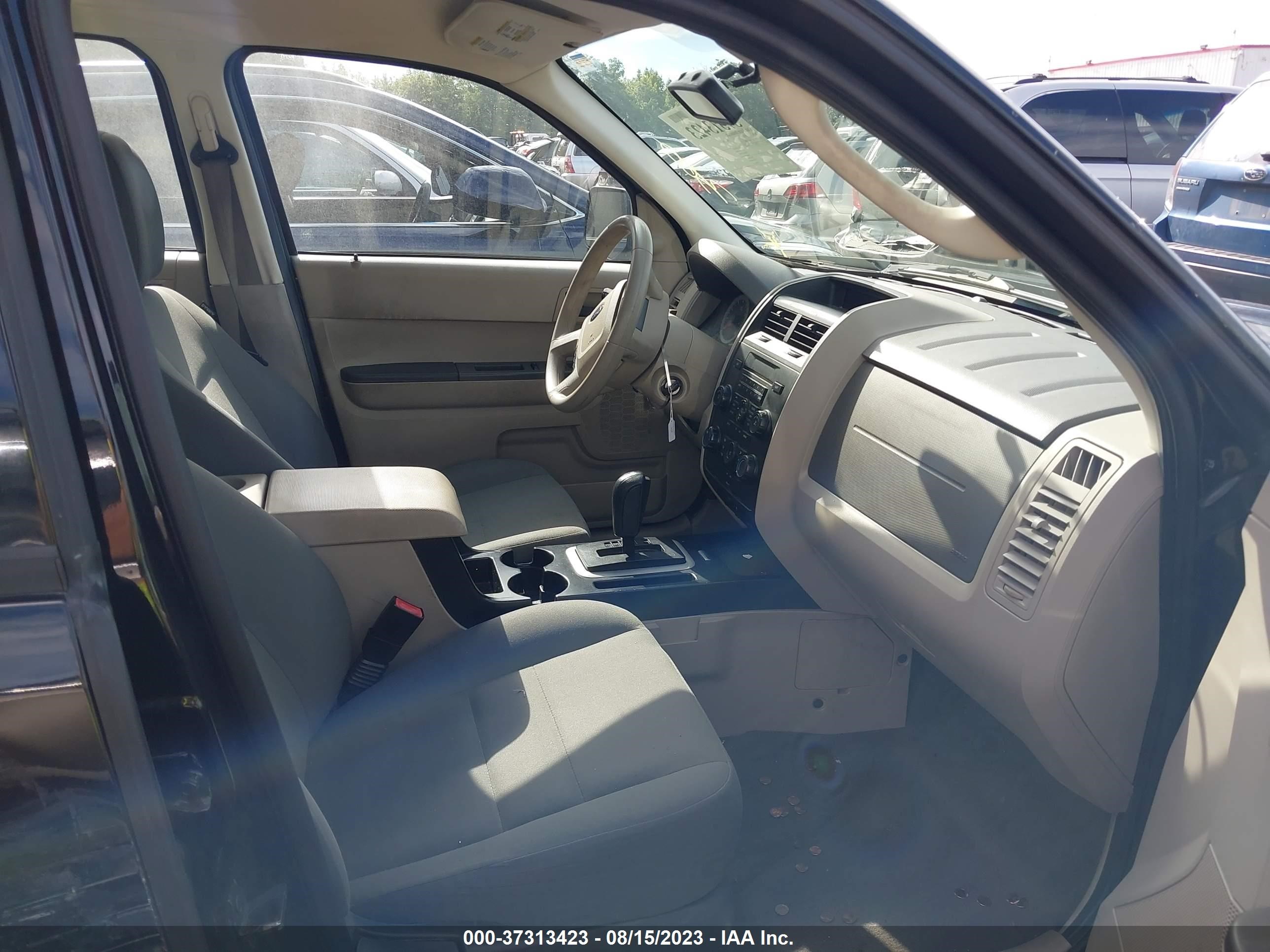 Photo 4 VIN: 1FMCU02799KD13881 - FORD ESCAPE 