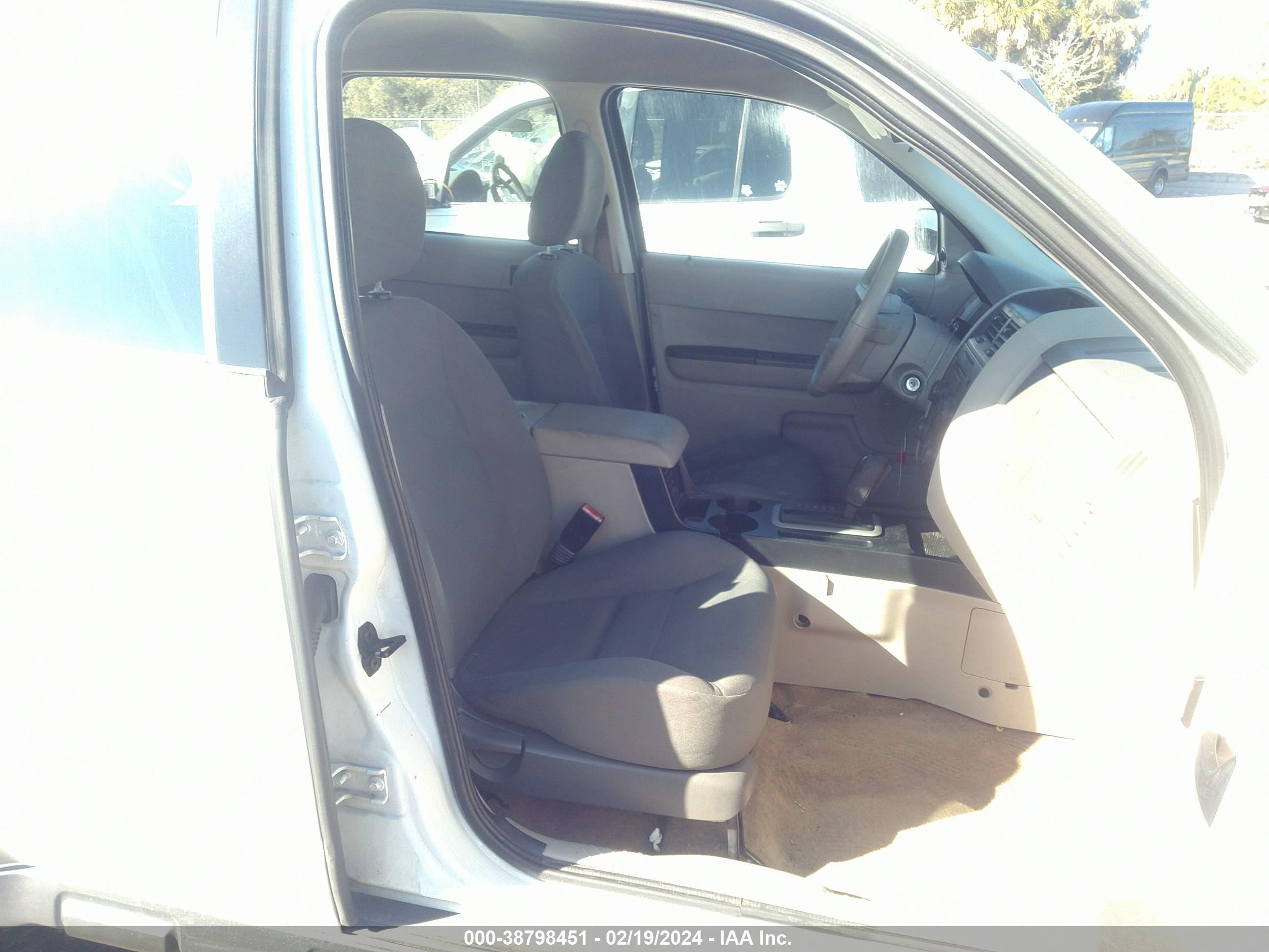 Photo 4 VIN: 1FMCU02Z08KA09855 - FORD ESCAPE 