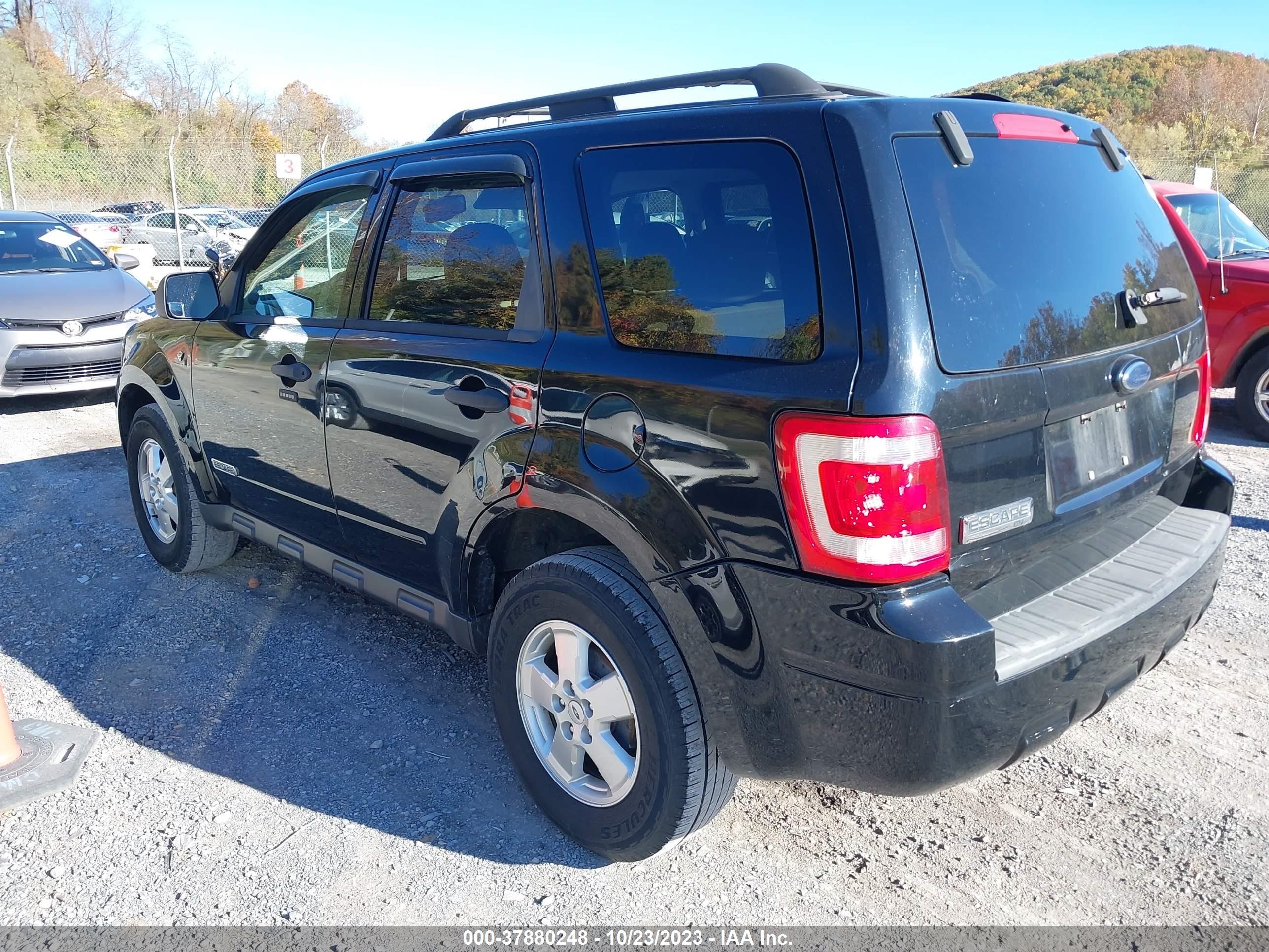 Photo 2 VIN: 1FMCU03118KA52142 - FORD ESCAPE 