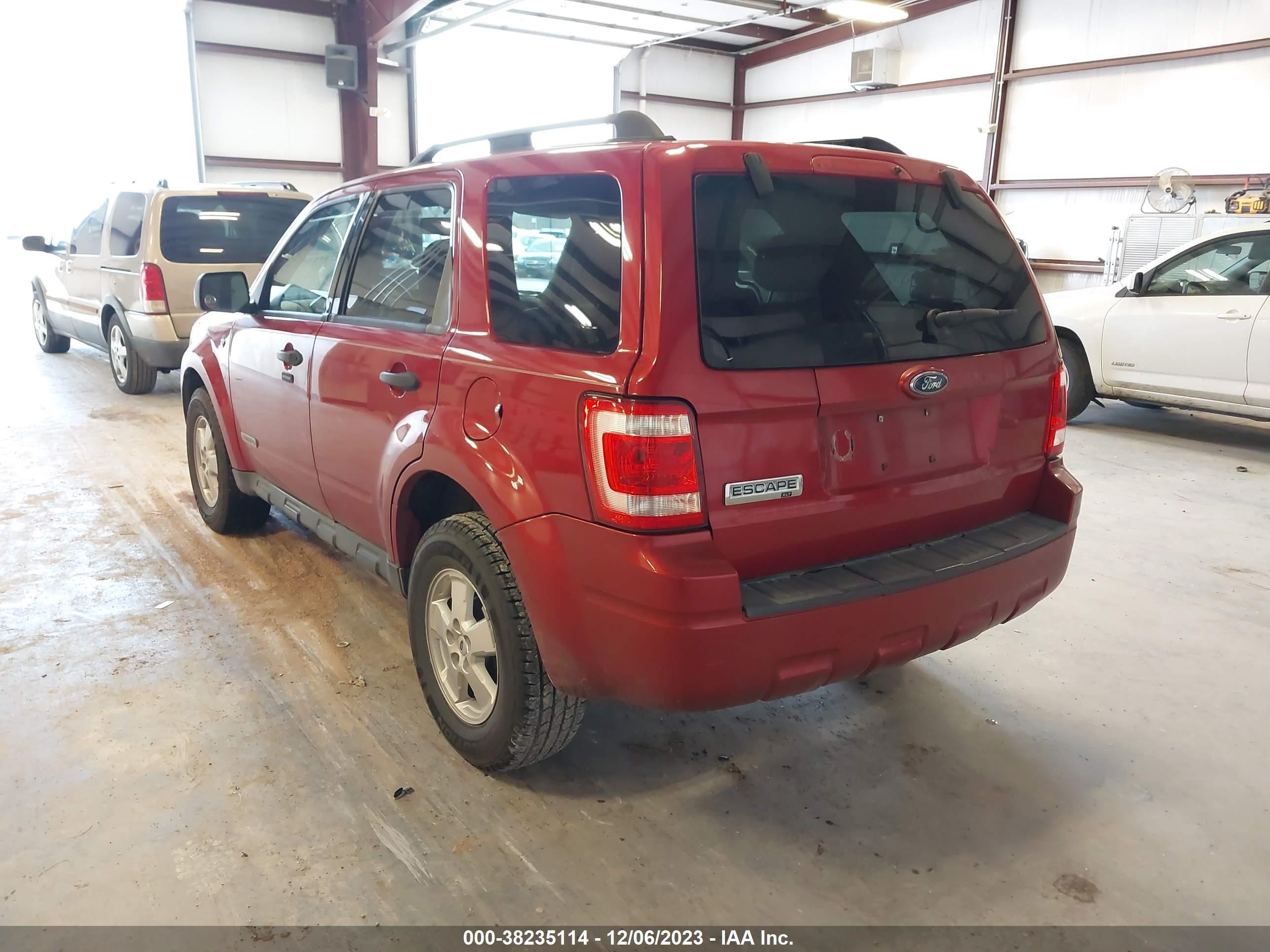 Photo 2 VIN: 1FMCU03118KD74652 - FORD ESCAPE 