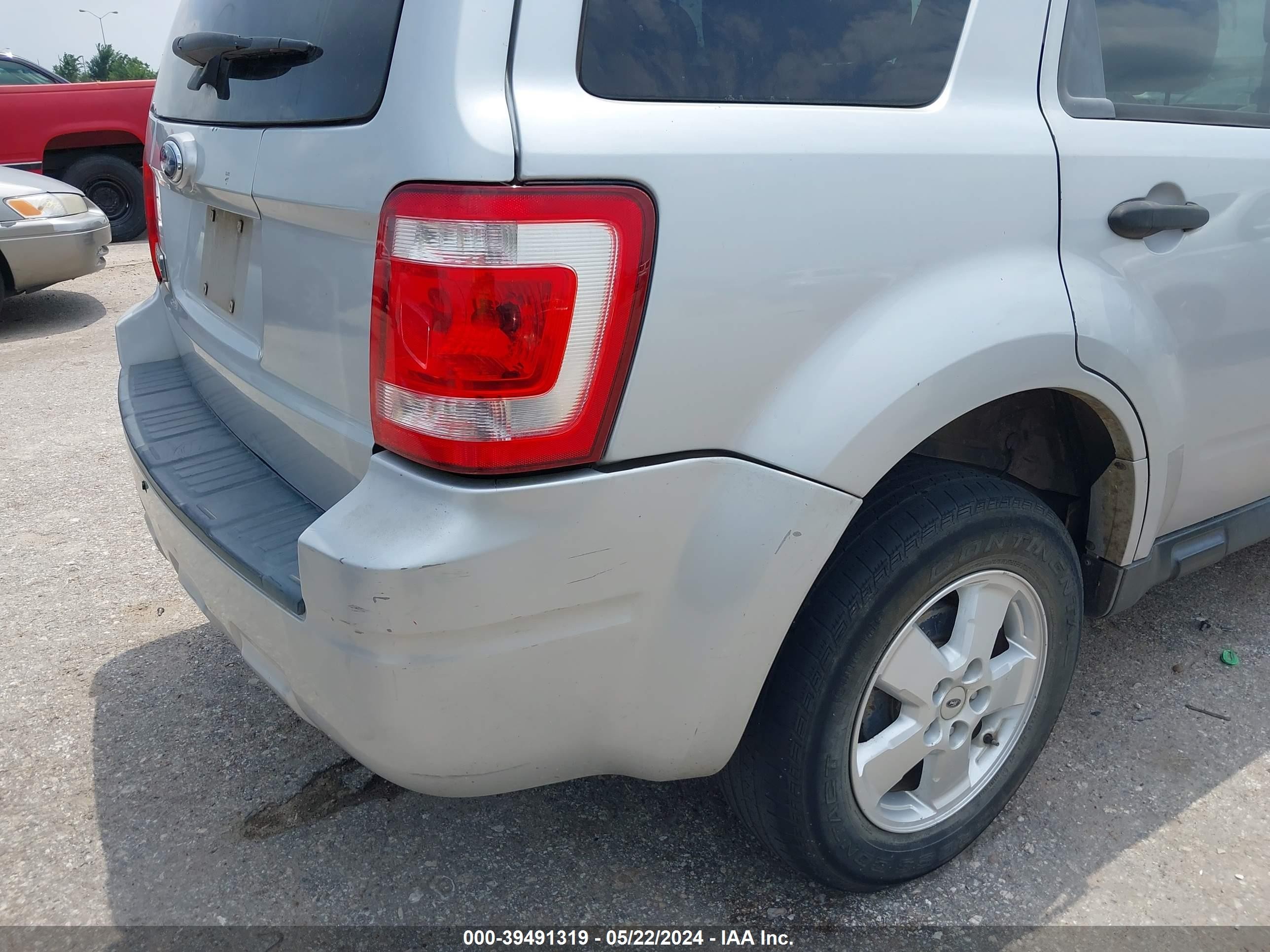 Photo 11 VIN: 1FMCU03128KA50187 - FORD ESCAPE 