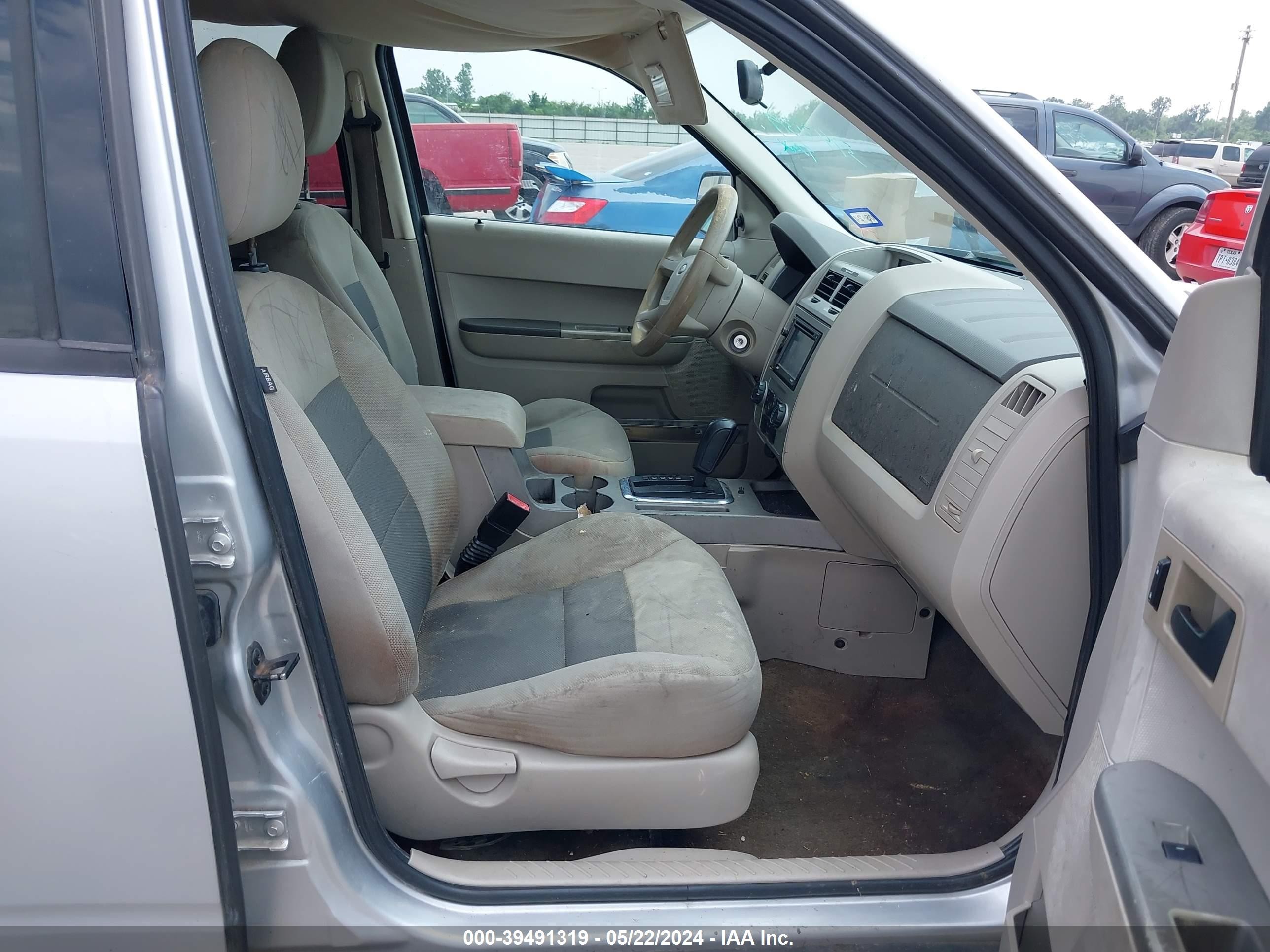 Photo 4 VIN: 1FMCU03128KA50187 - FORD ESCAPE 