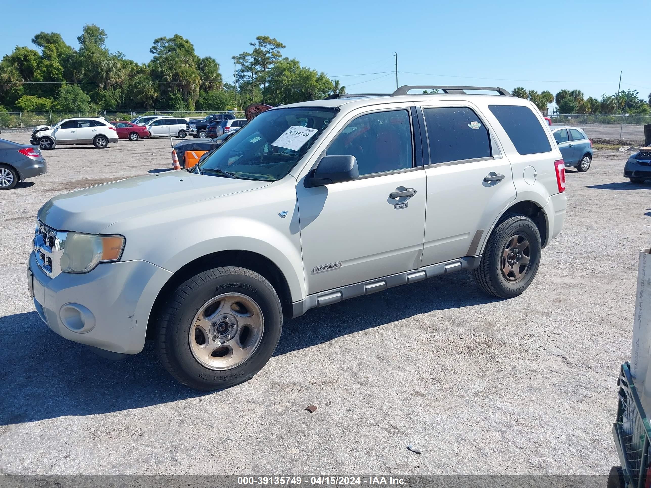 Photo 1 VIN: 1FMCU03128KA67250 - FORD ESCAPE 