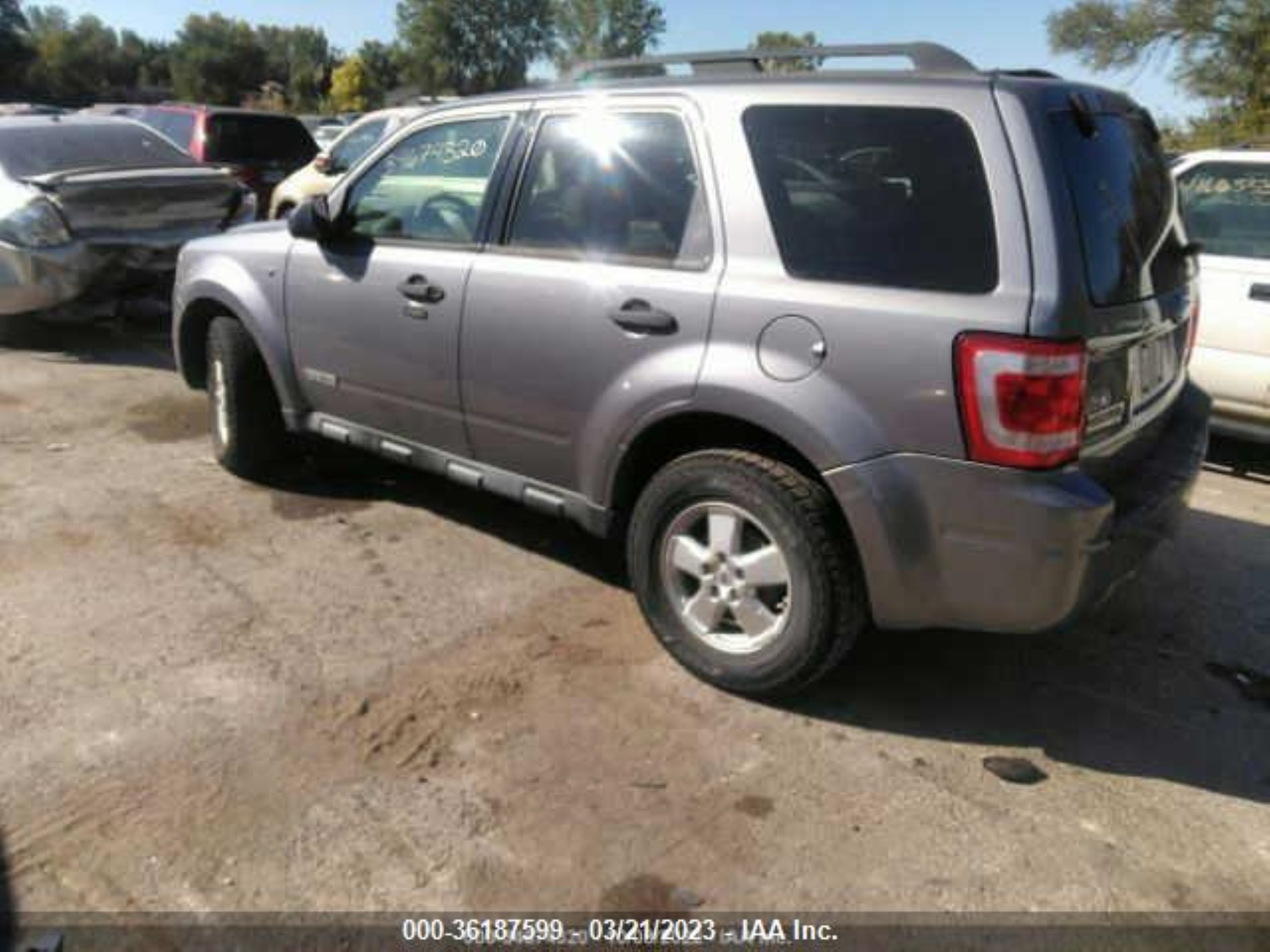 Photo 2 VIN: 1FMCU03148KA38106 - FORD ESCAPE 