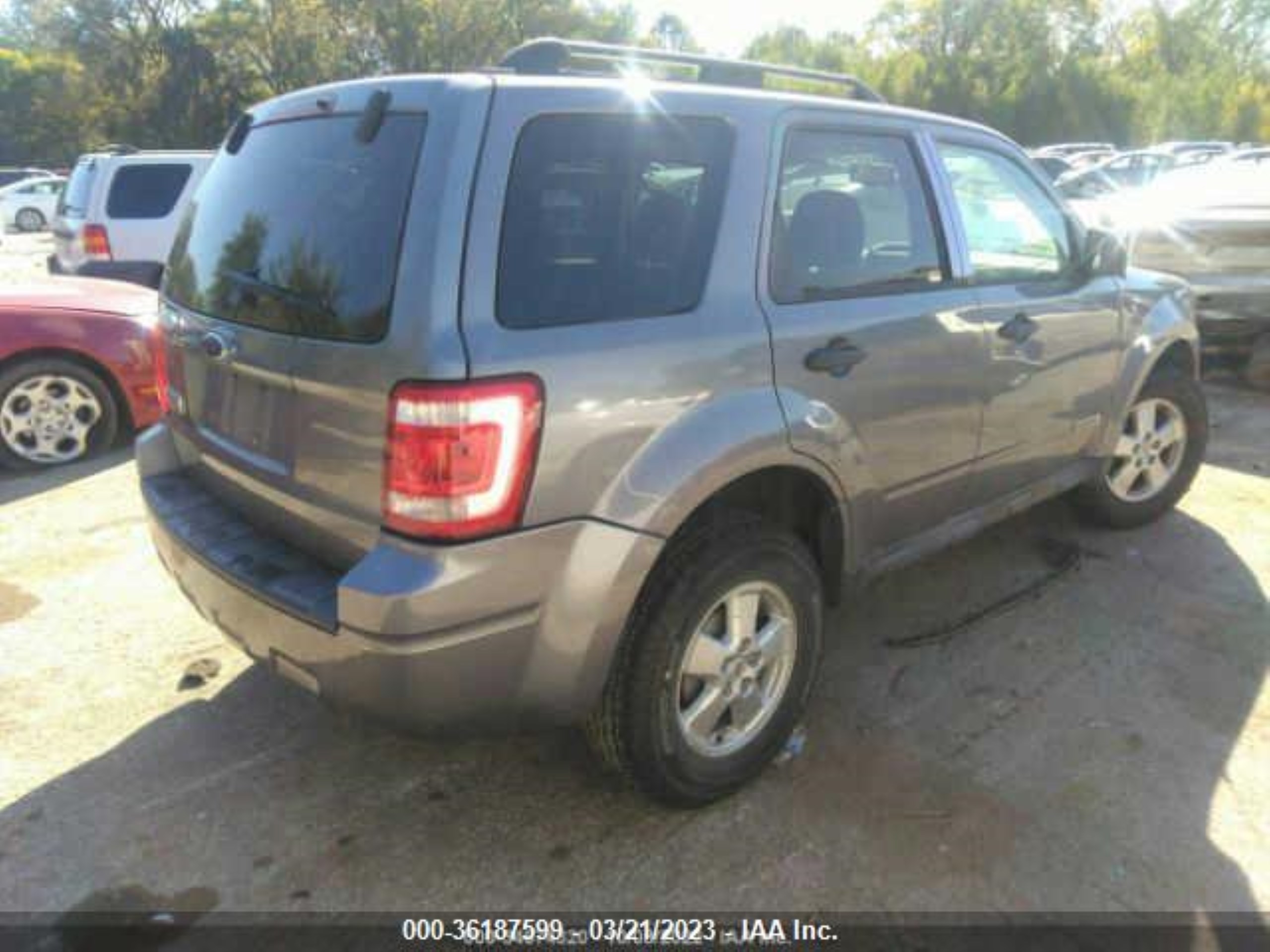 Photo 3 VIN: 1FMCU03148KA38106 - FORD ESCAPE 