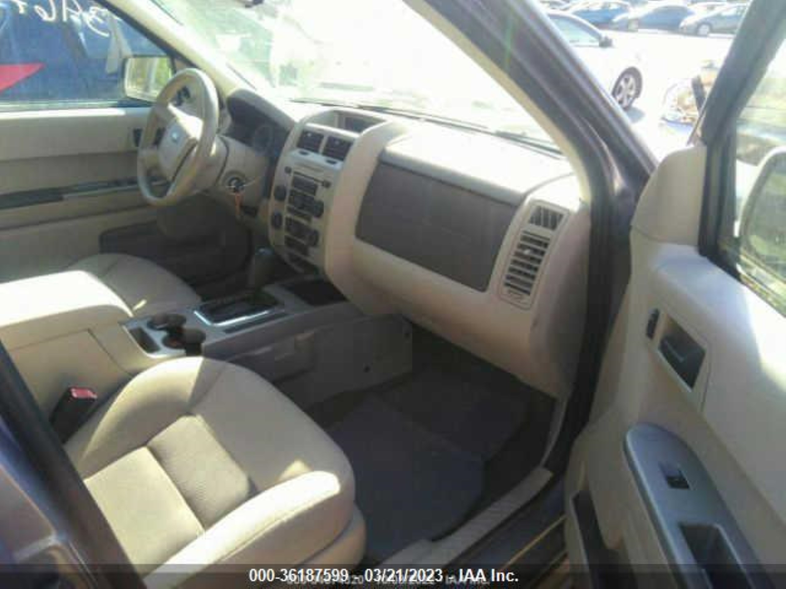 Photo 4 VIN: 1FMCU03148KA38106 - FORD ESCAPE 