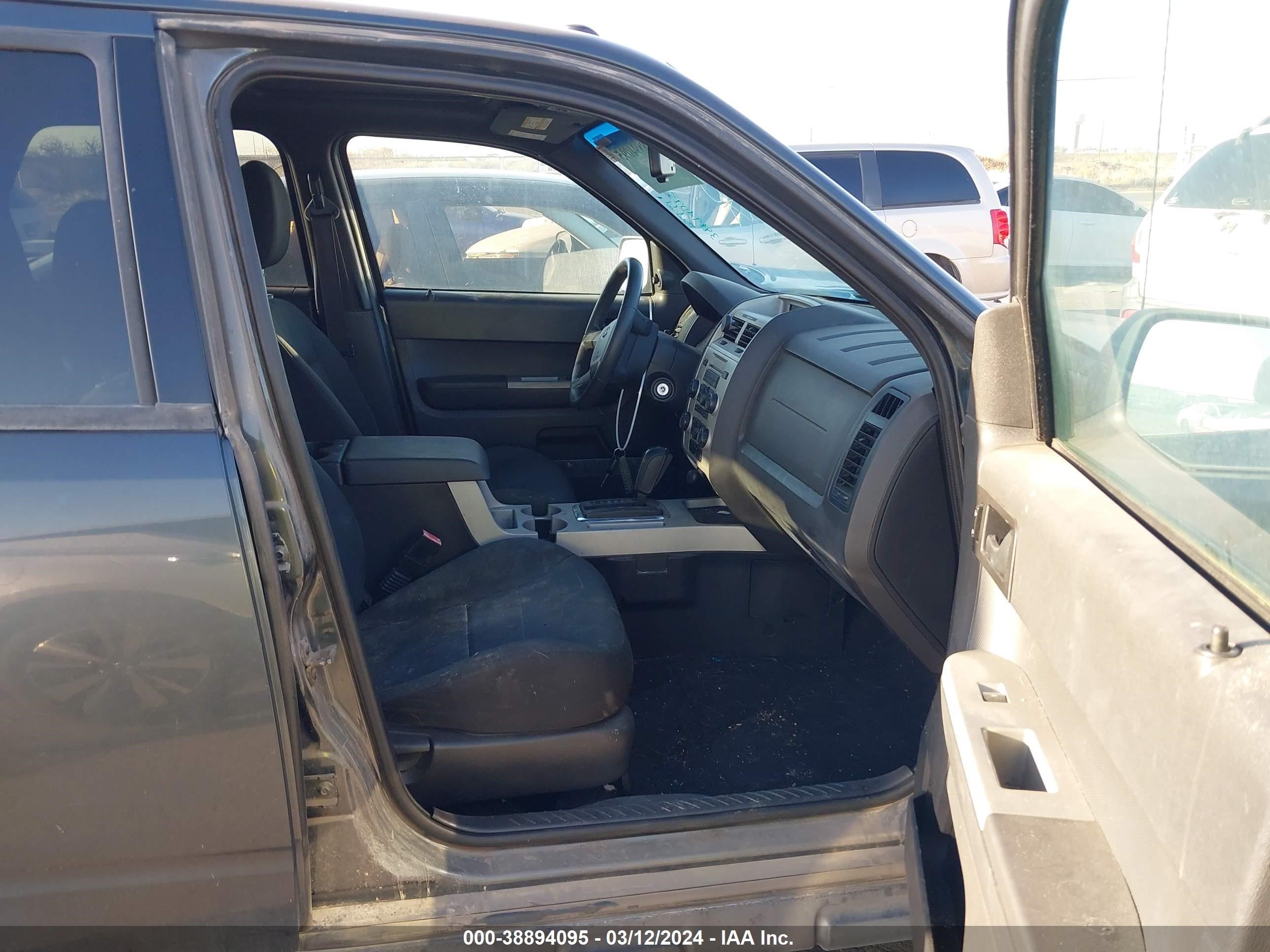 Photo 4 VIN: 1FMCU03148KD41354 - FORD ESCAPE 