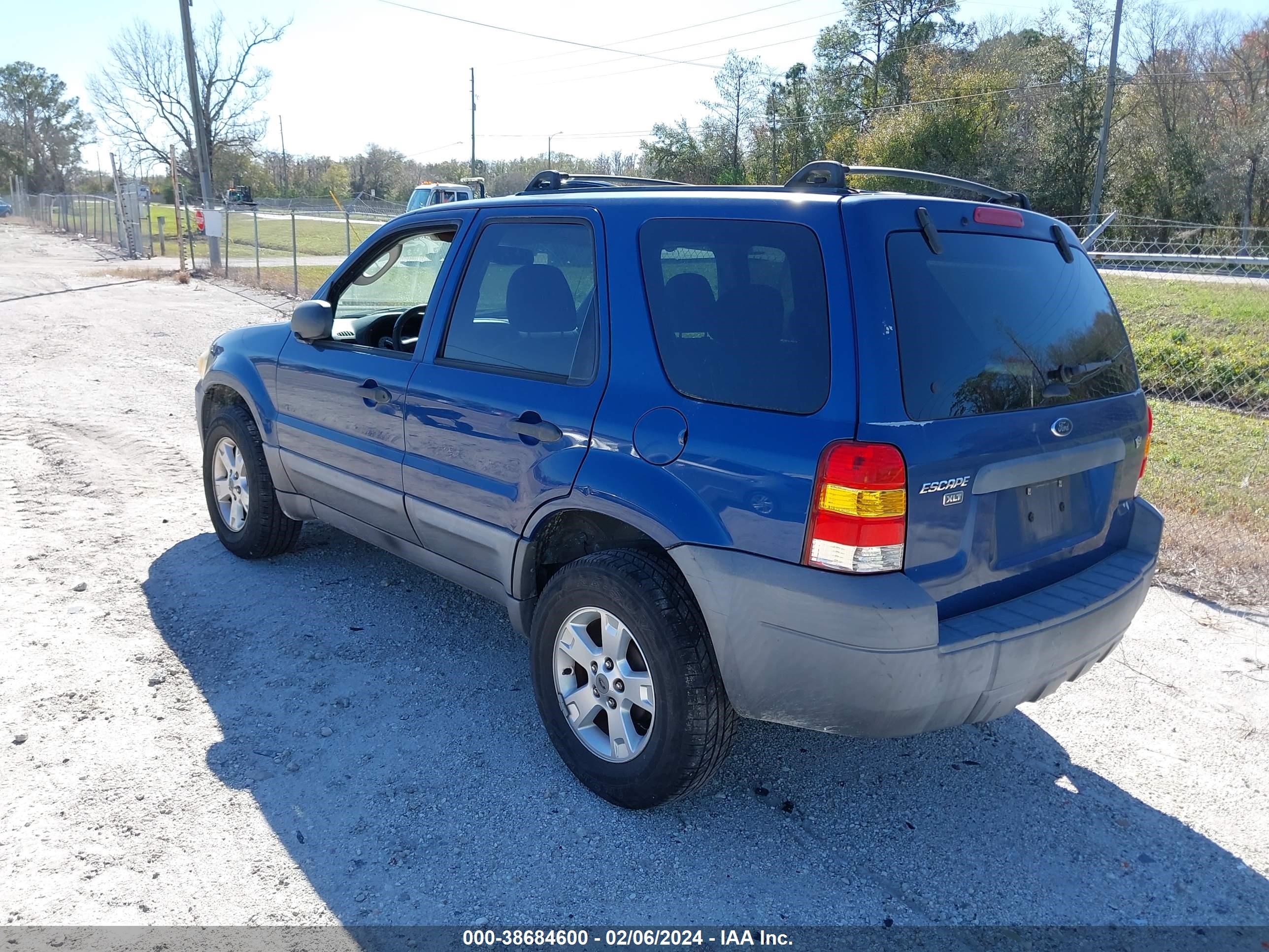 Photo 2 VIN: 1FMCU03157KA64874 - FORD ESCAPE 