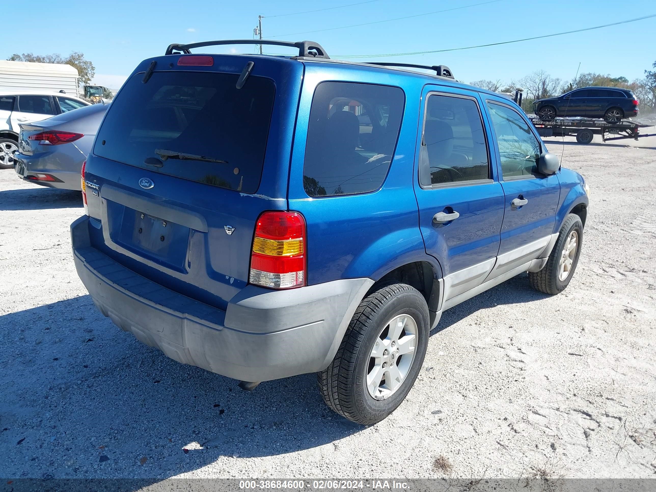 Photo 3 VIN: 1FMCU03157KA64874 - FORD ESCAPE 