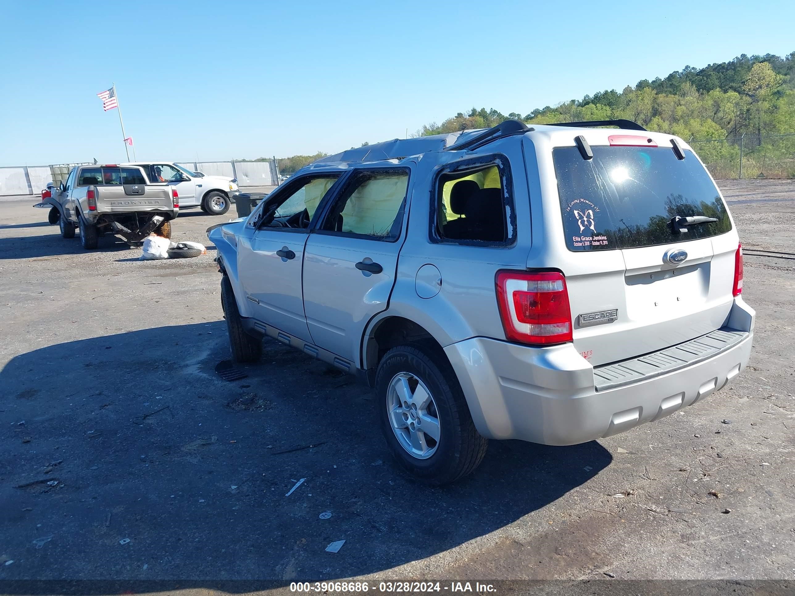 Photo 2 VIN: 1FMCU03168KC90360 - FORD ESCAPE 