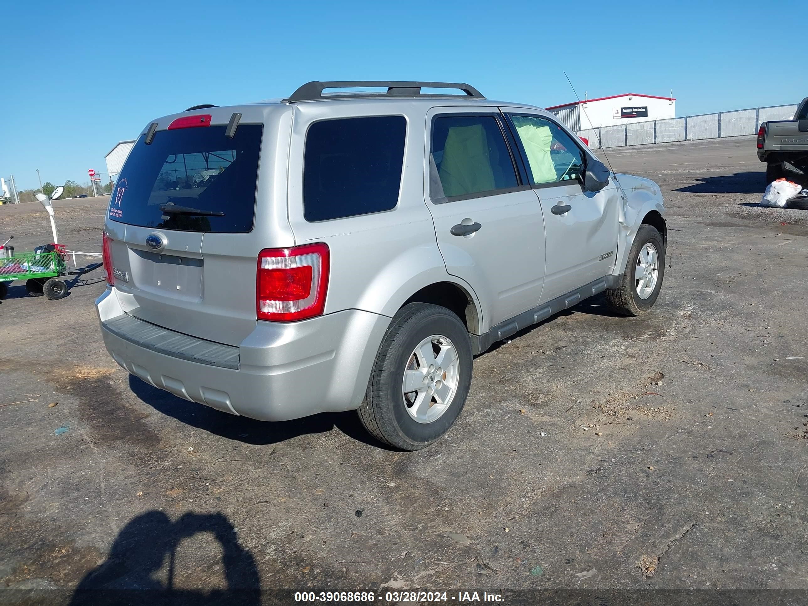 Photo 3 VIN: 1FMCU03168KC90360 - FORD ESCAPE 