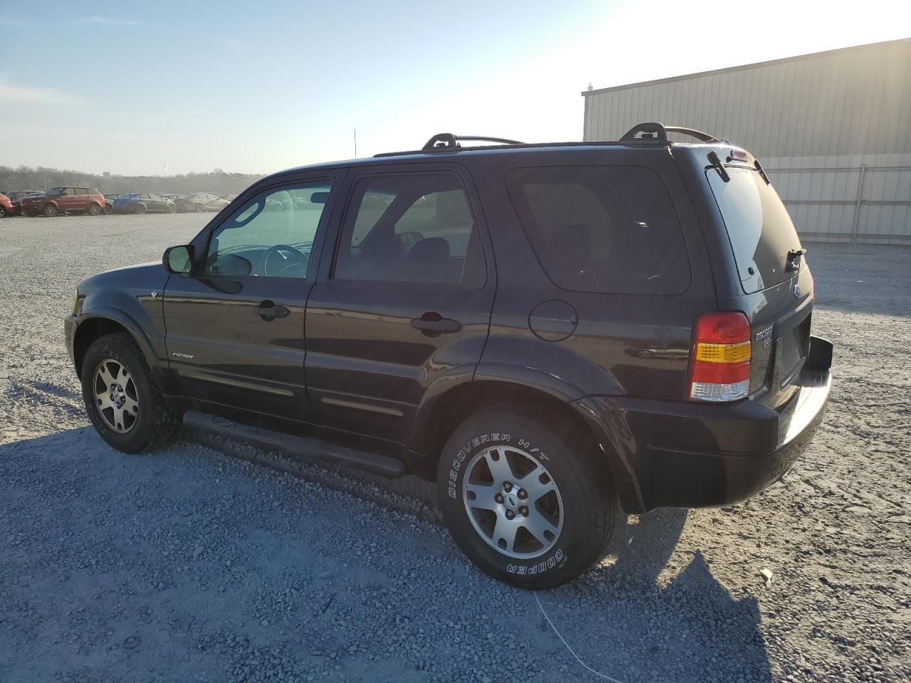 Photo 1 VIN: 1FMCU03172KC61568 - FORD ESCAPE 