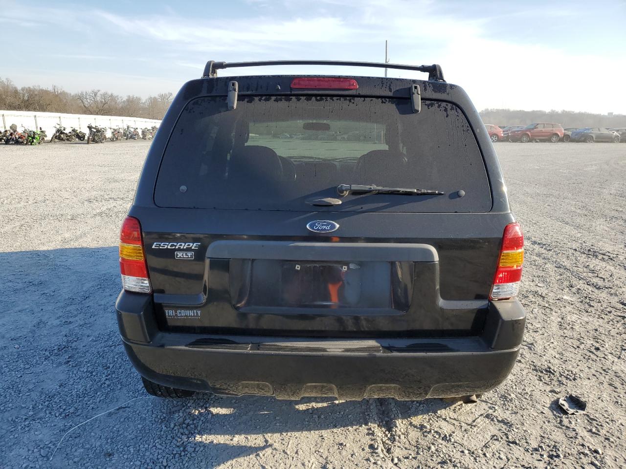 Photo 5 VIN: 1FMCU03172KC61568 - FORD ESCAPE 