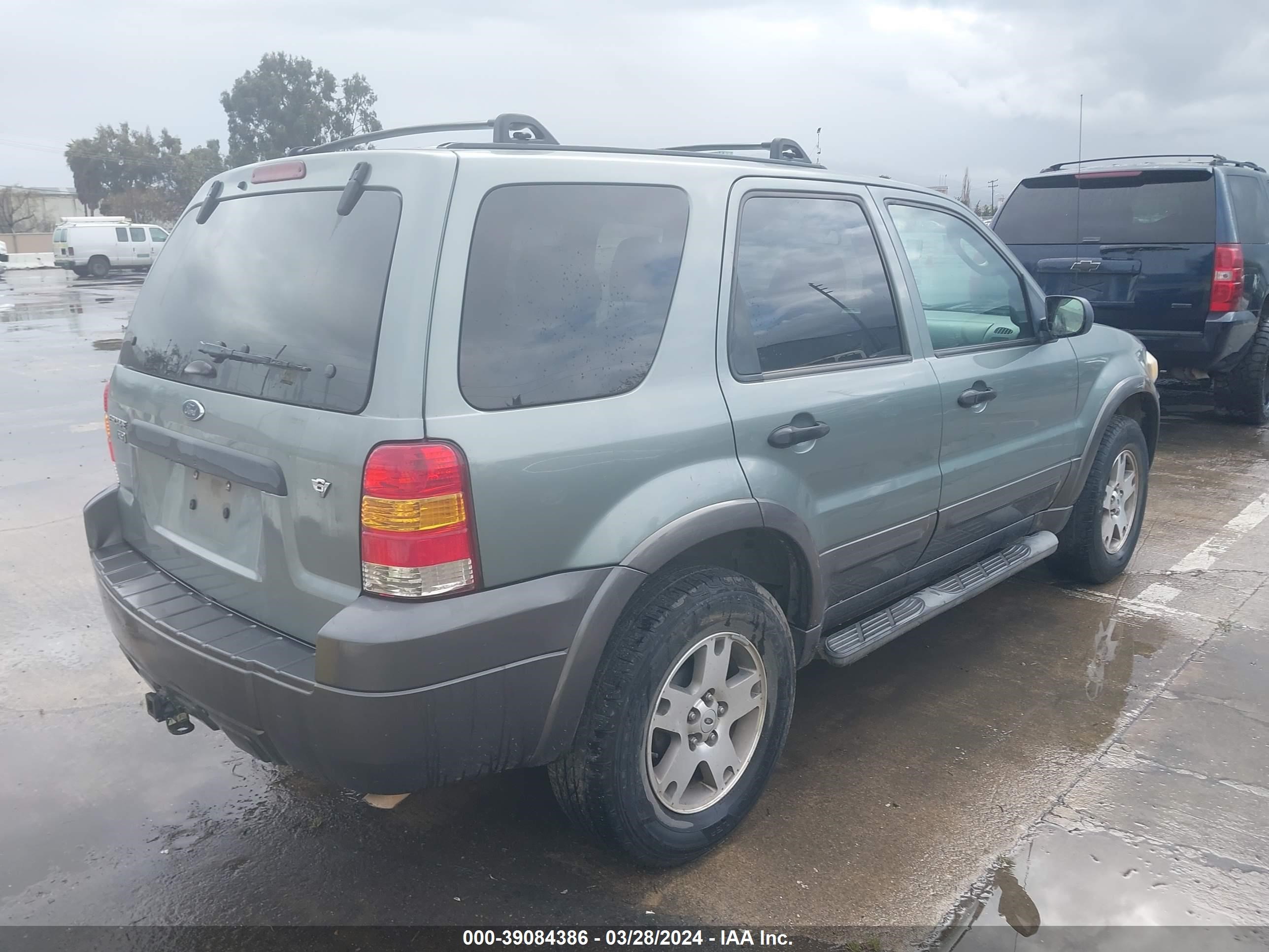 Photo 3 VIN: 1FMCU03175KE17290 - FORD ESCAPE 