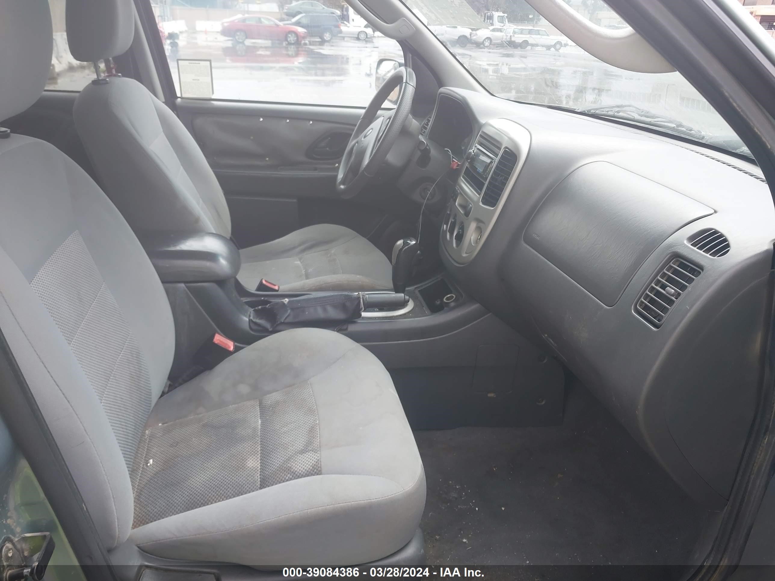 Photo 4 VIN: 1FMCU03175KE17290 - FORD ESCAPE 