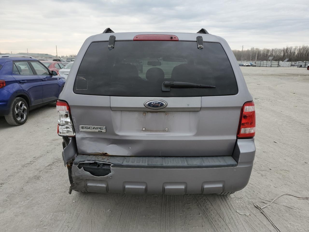 Photo 5 VIN: 1FMCU03178KC82896 - FORD ESCAPE 