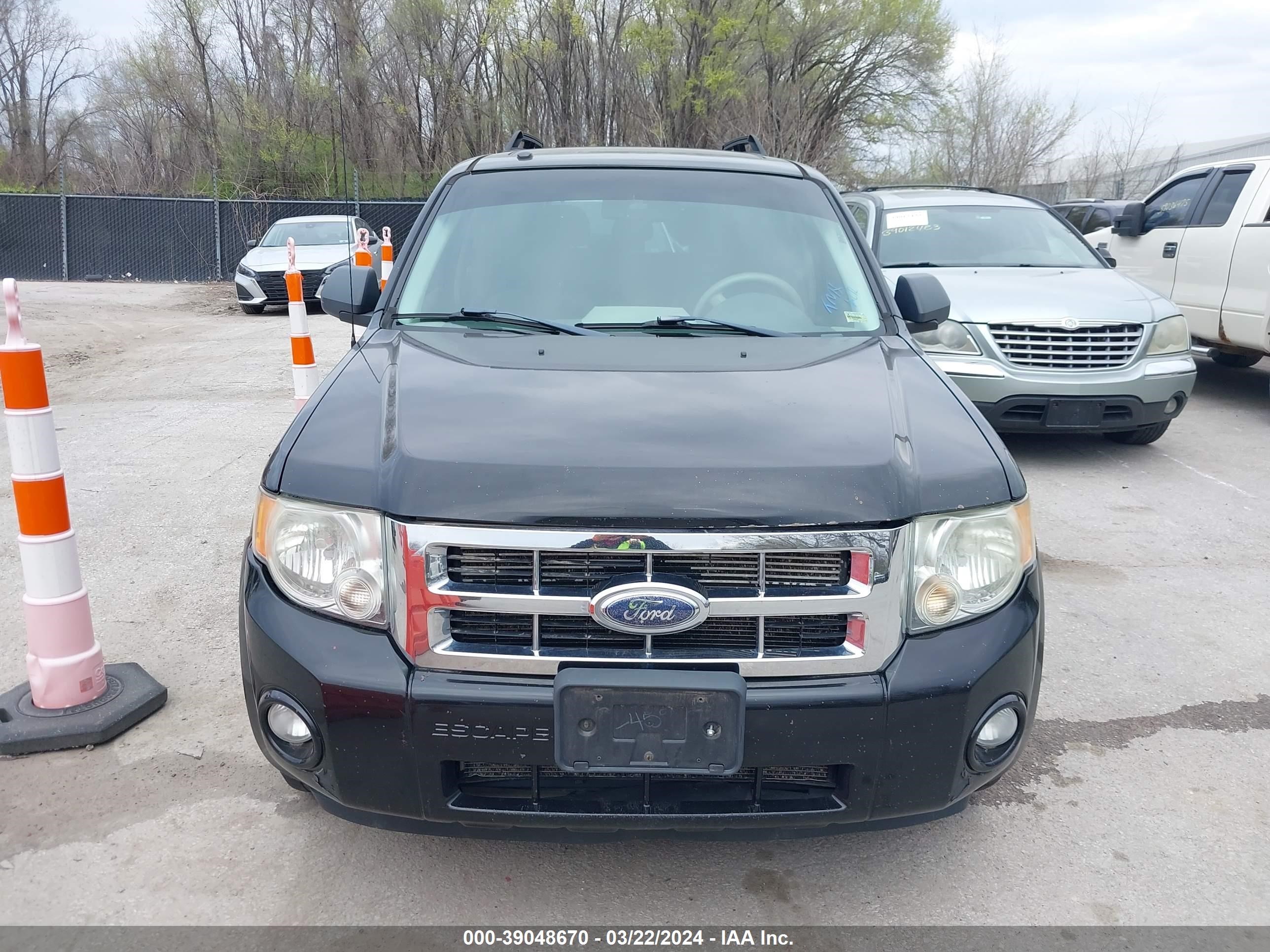 Photo 5 VIN: 1FMCU03198KA91500 - FORD ESCAPE 