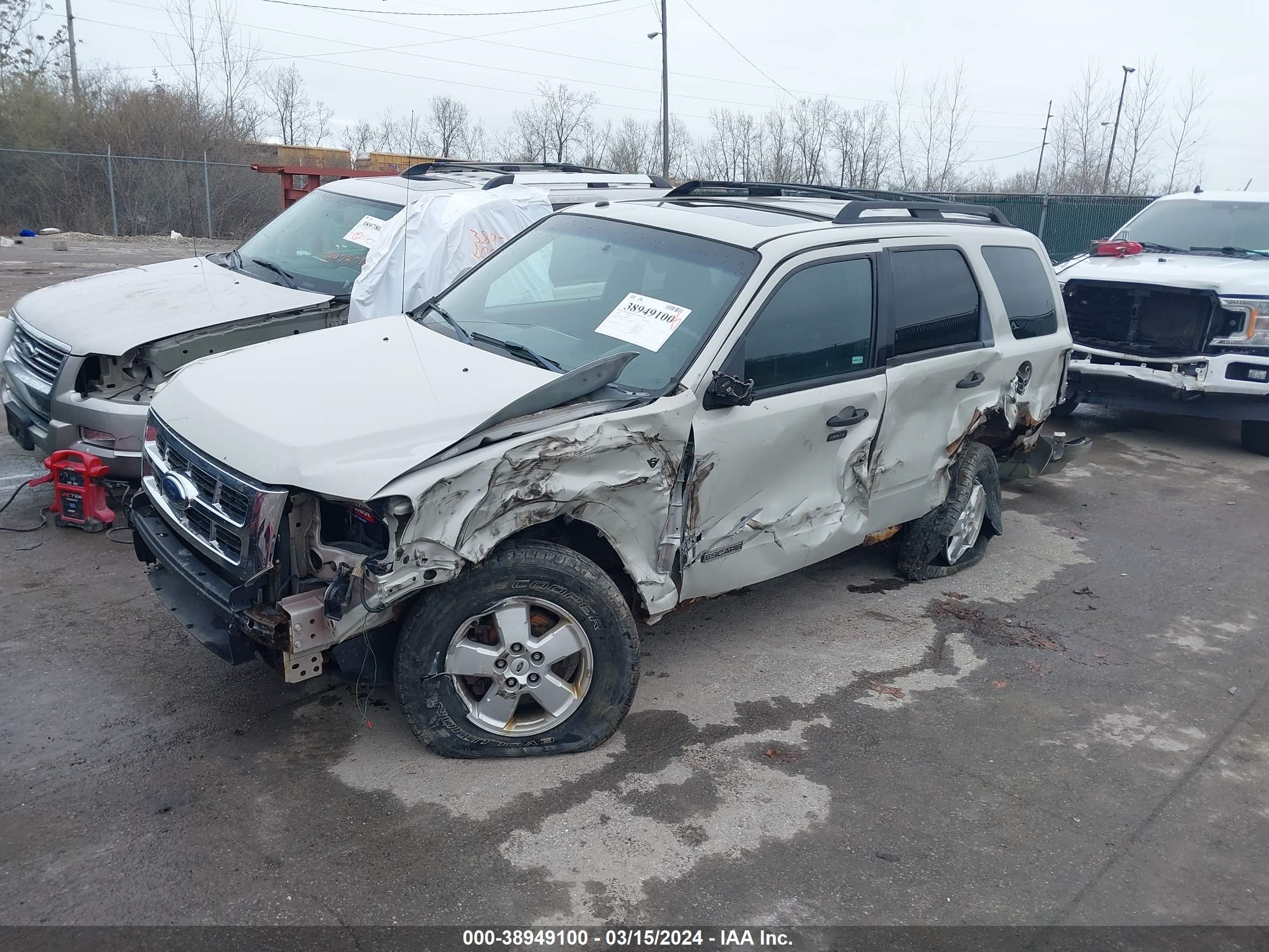 Photo 1 VIN: 1FMCU03198KB14063 - FORD ESCAPE 