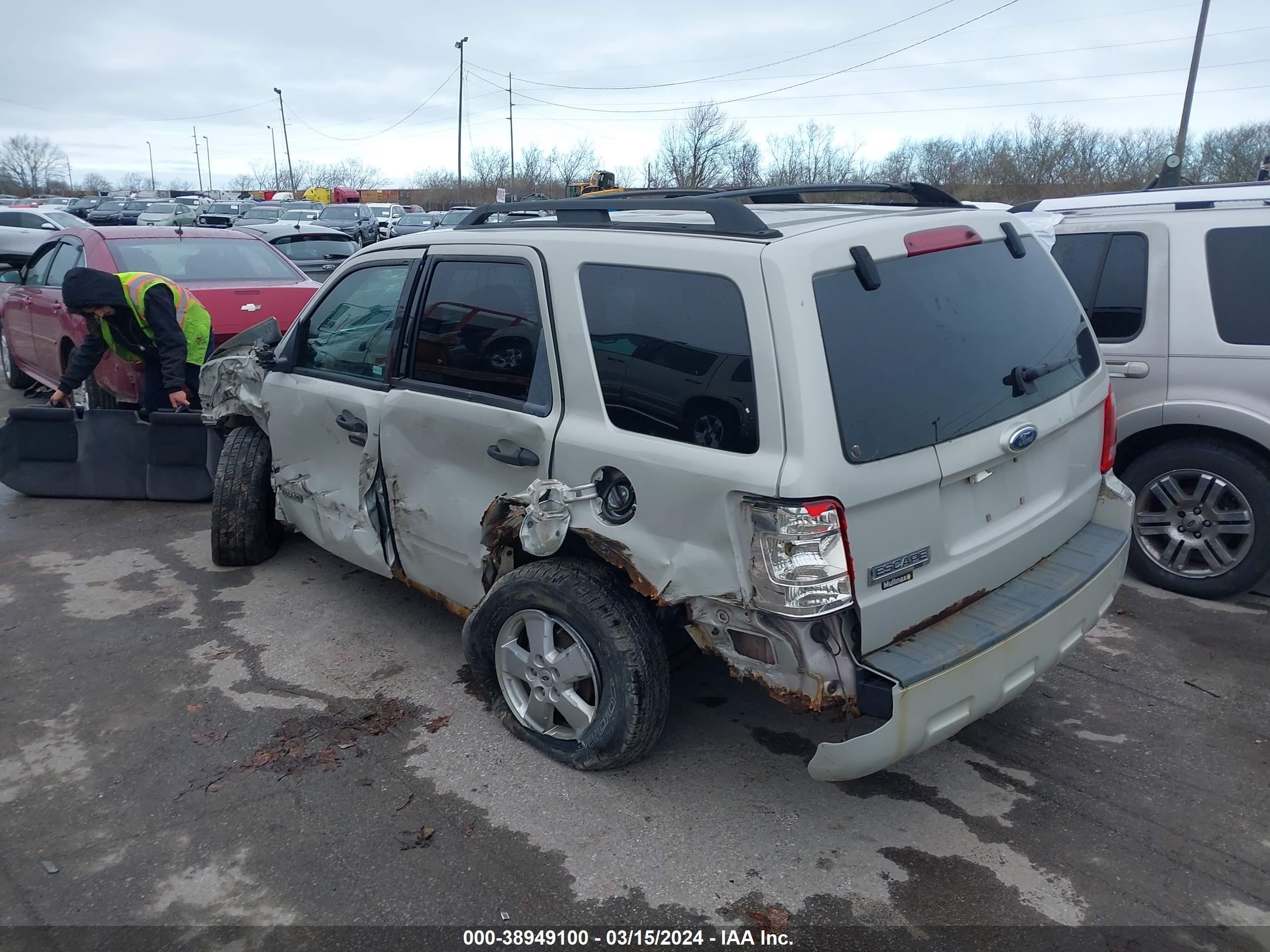 Photo 2 VIN: 1FMCU03198KB14063 - FORD ESCAPE 