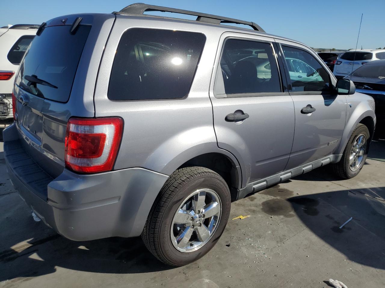 Photo 2 VIN: 1FMCU031X8KE64785 - FORD ESCAPE 