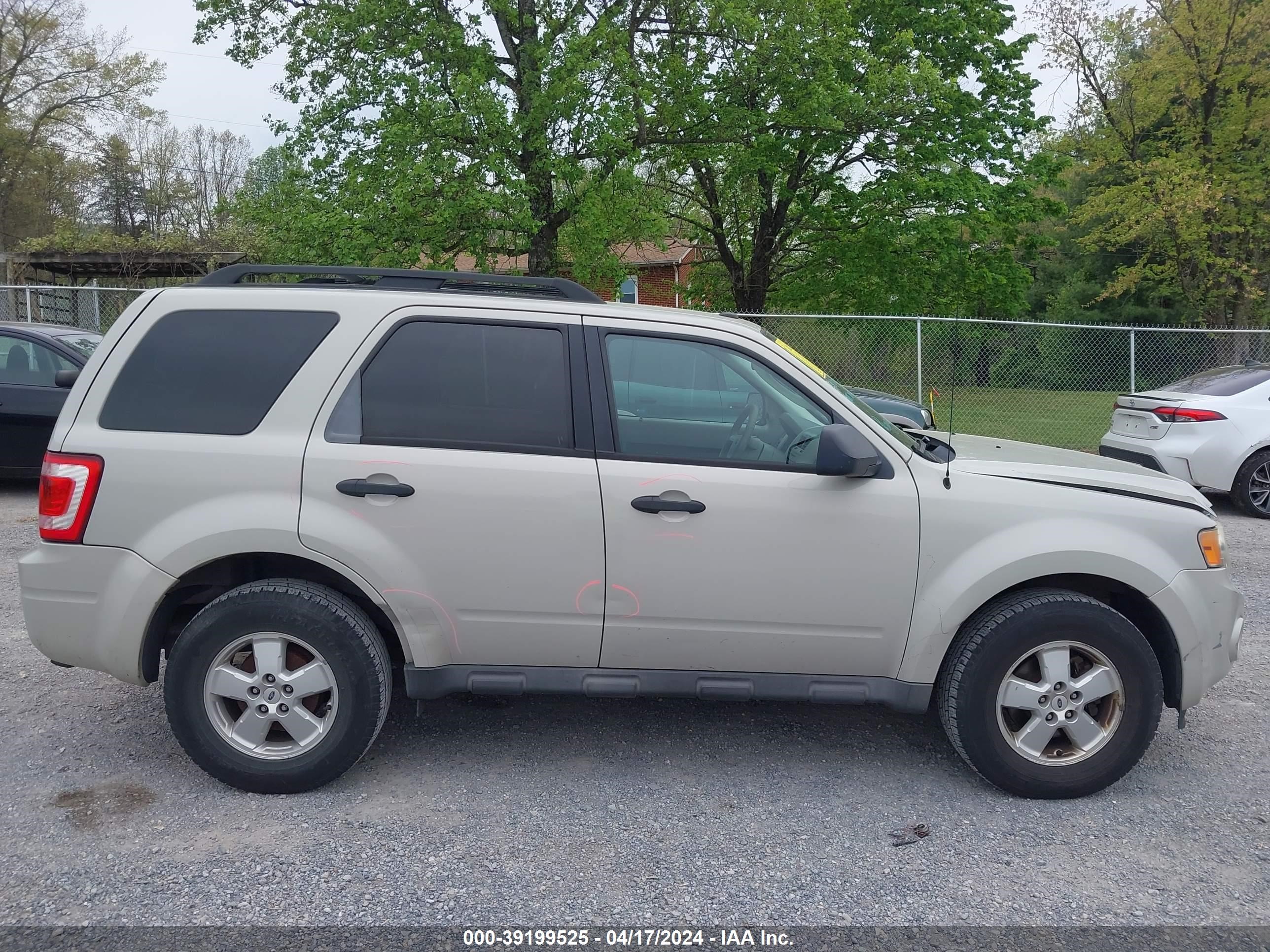 Photo 13 VIN: 1FMCU03709KA92119 - FORD ESCAPE 