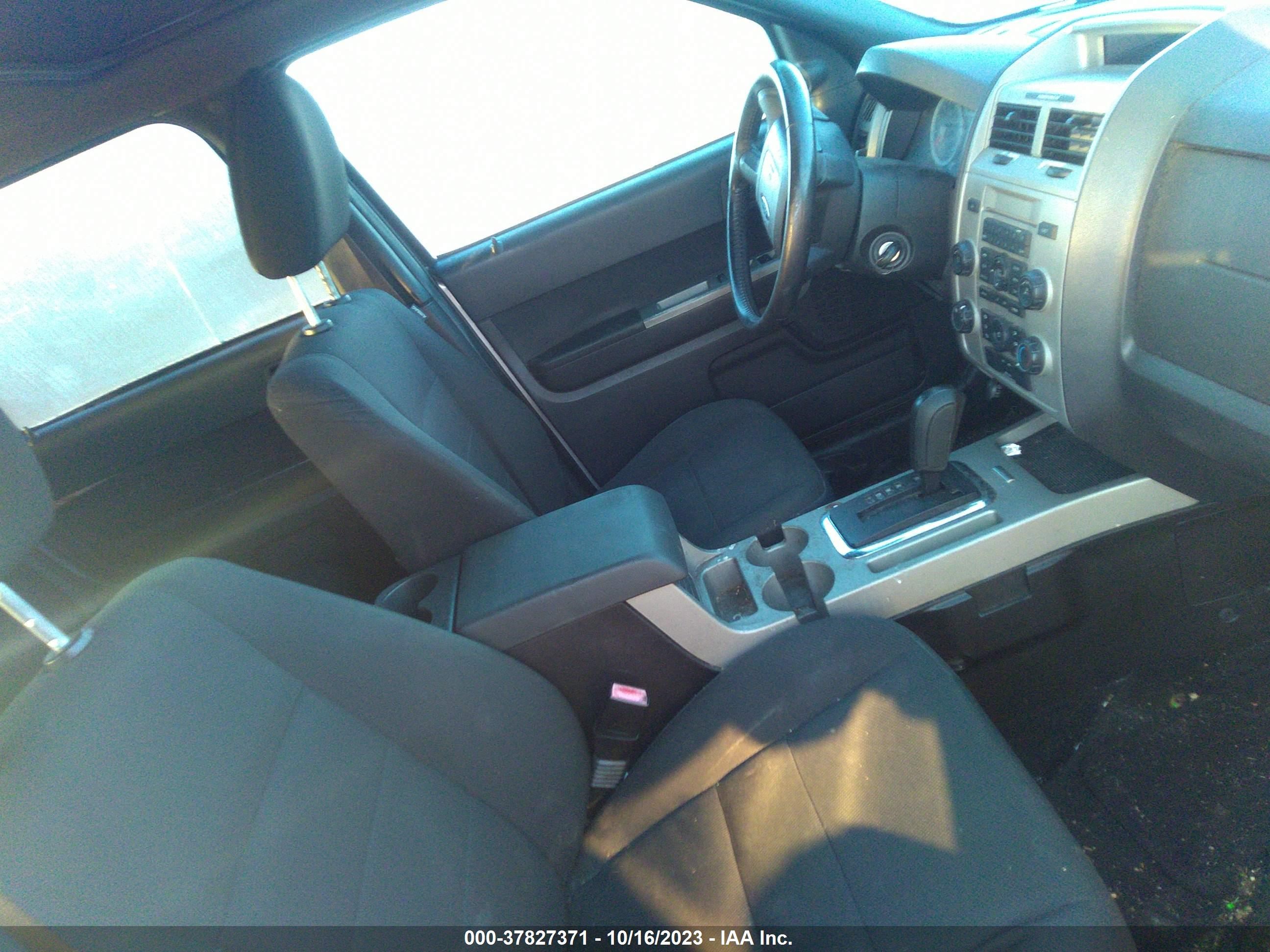 Photo 4 VIN: 1FMCU03729KB01693 - FORD ESCAPE 